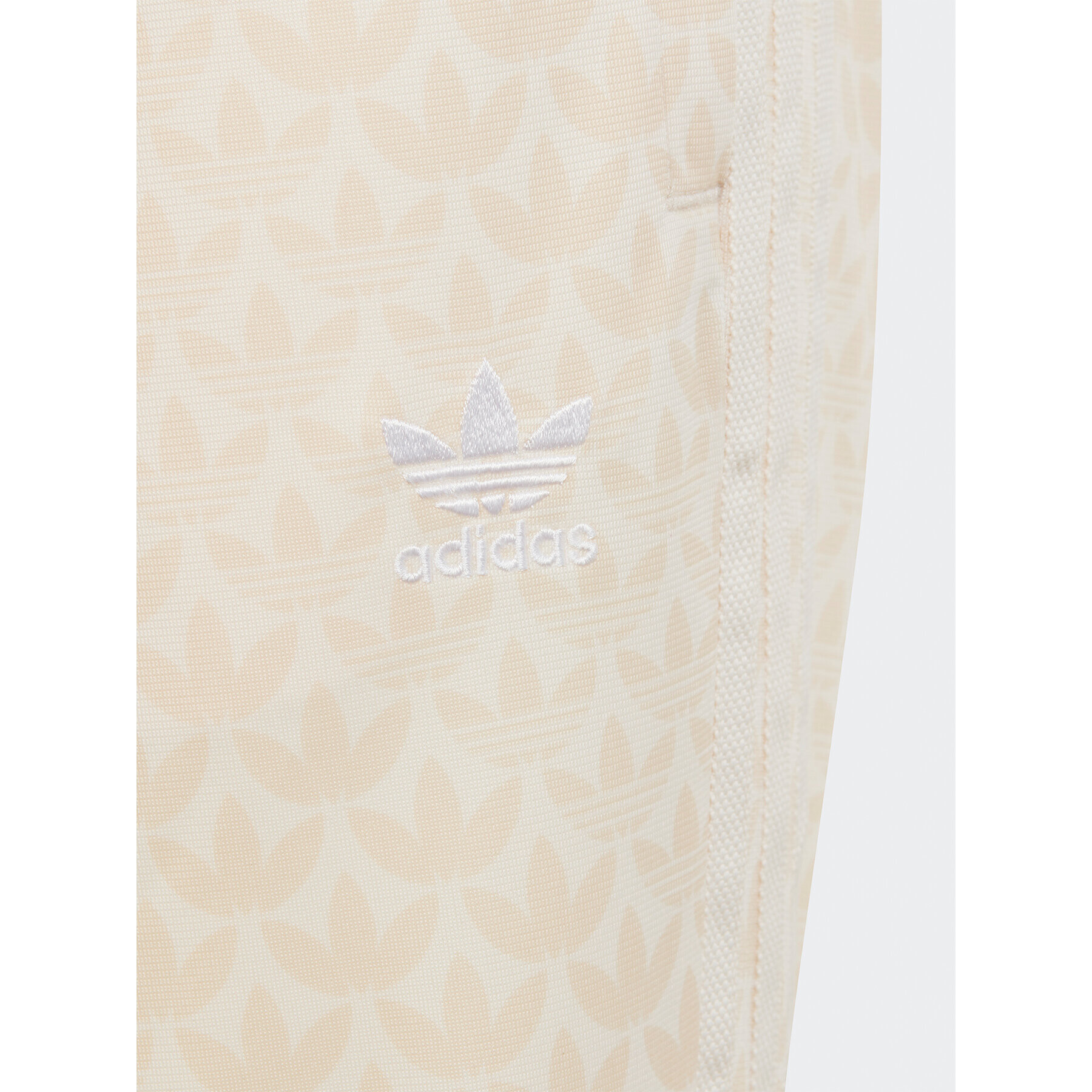 adidas Teplákové kalhoty Monogram Print Tracksuit Bottoms H62940 Bílá Regular Fit - Pepit.cz