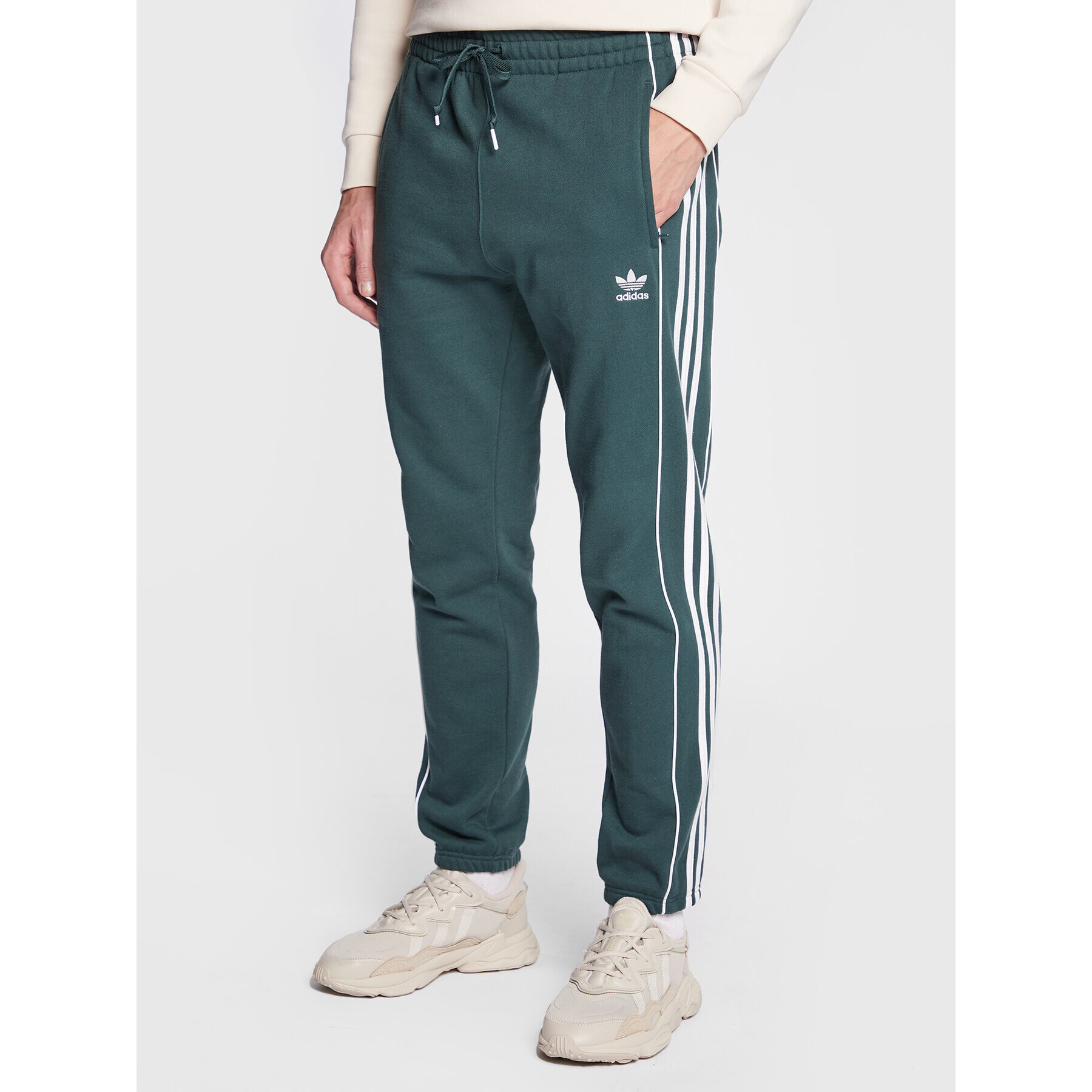 adidas Teplákové kalhoty Rekive HK7316 Zelená Regular Fit - Pepit.cz