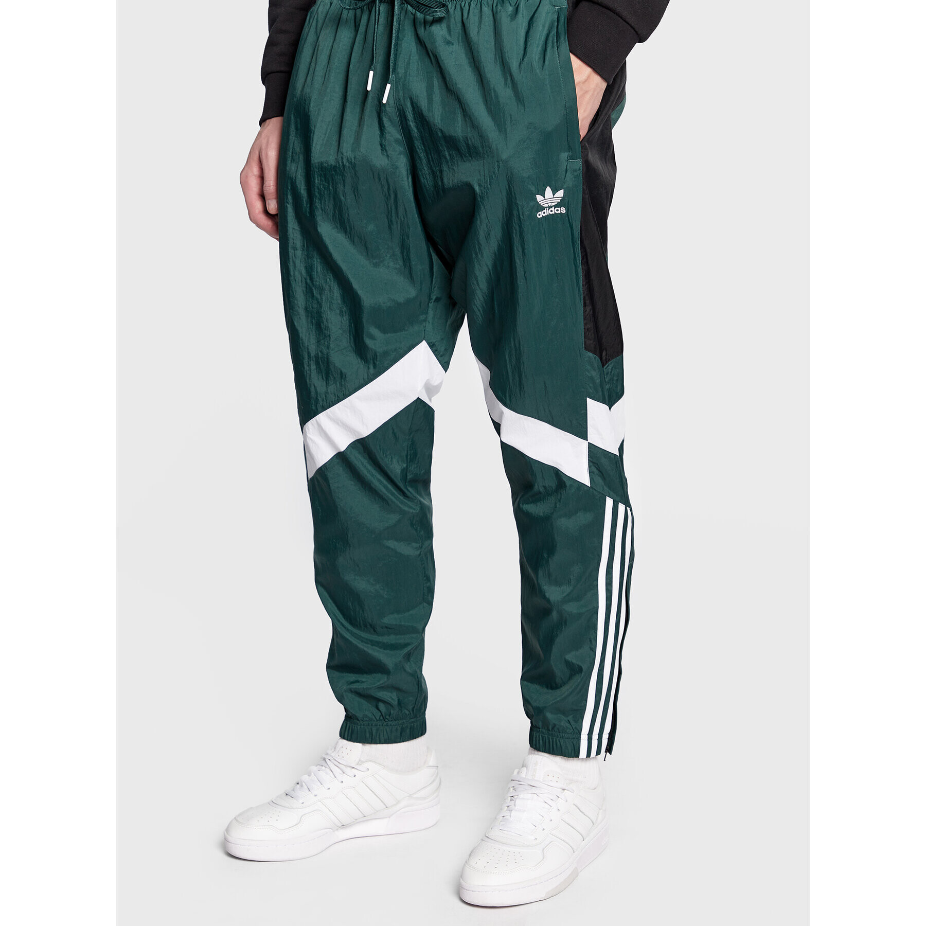 adidas Teplákové kalhoty Rekive HK7324 Zelená Regular Fit - Pepit.cz