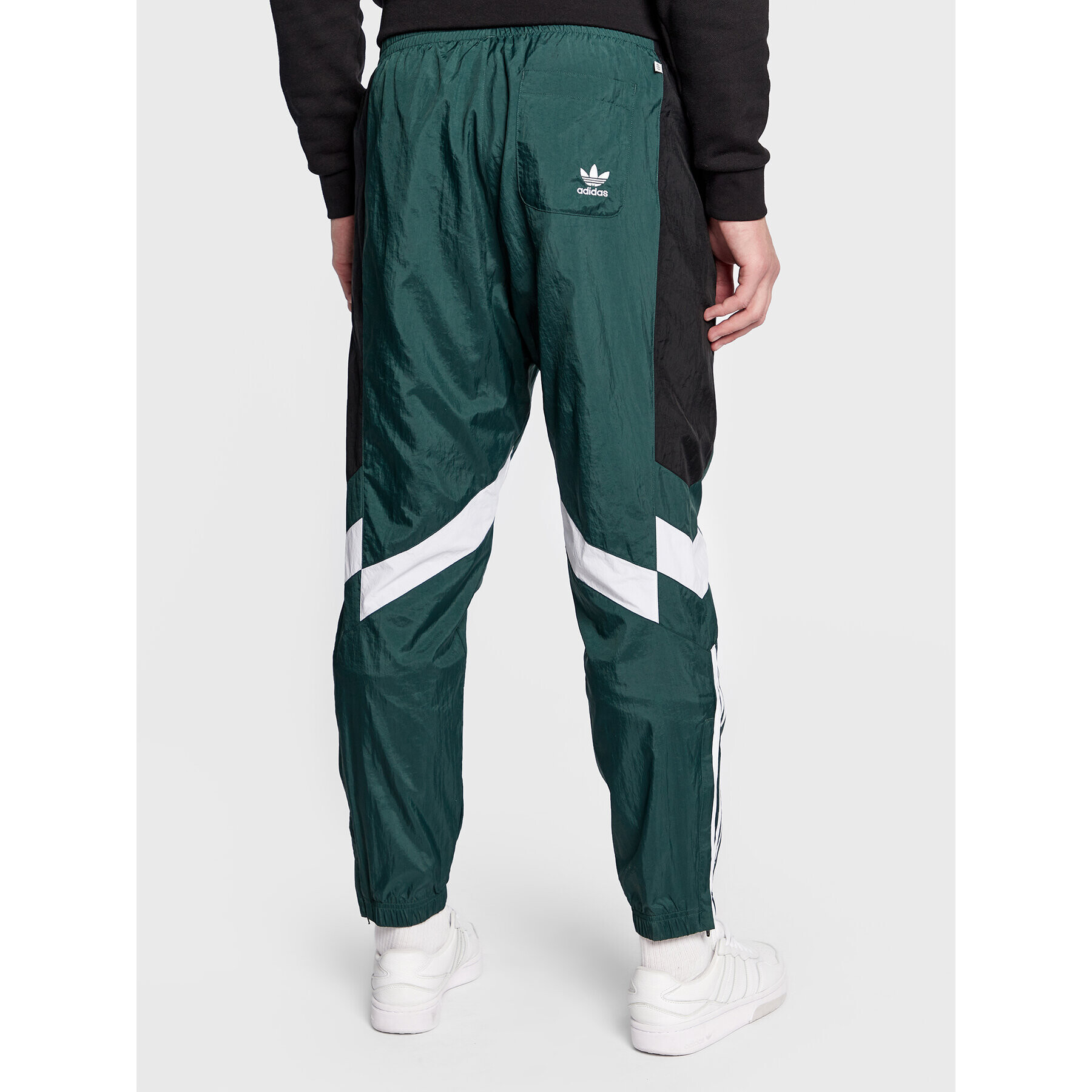 adidas Teplákové kalhoty Rekive HK7324 Zelená Regular Fit - Pepit.cz