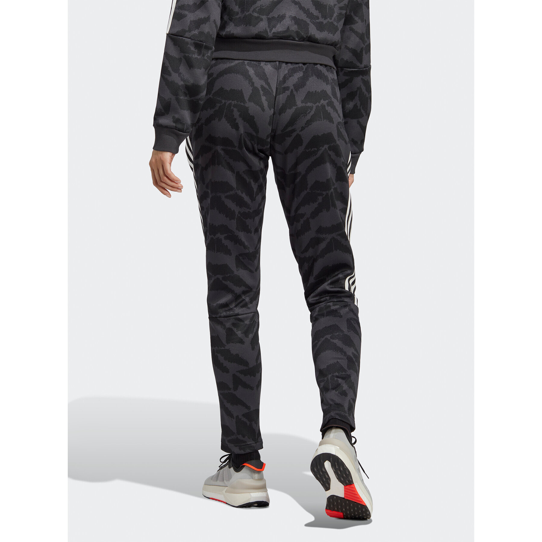 adidas Teplákové kalhoty Tiro Suit Up Lifestyle Track Pant IC6655 Šedá Regular Fit - Pepit.cz