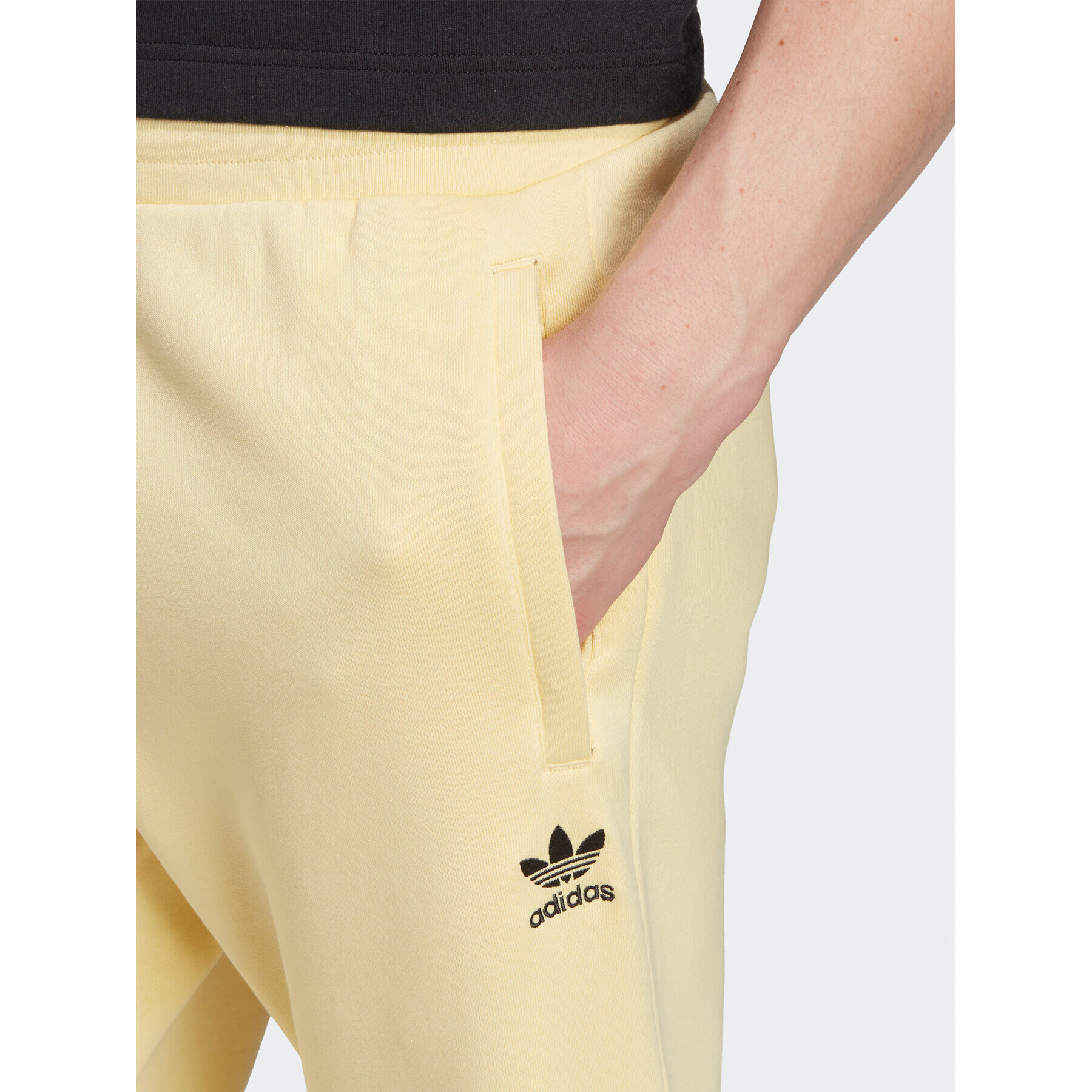 adidas Teplákové kalhoty Trefoil Essentials Joggers IA4831 Žlutá Slim Fit - Pepit.cz