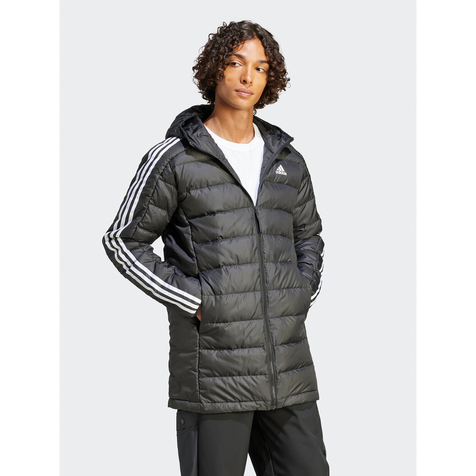 adidas Vatovaná bunda Essentials 3-Stripes HZ8522 Černá Regular Fit - Pepit.cz