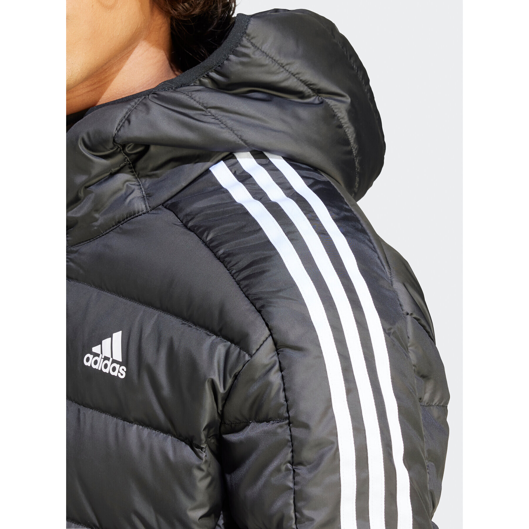 adidas Vatovaná bunda Essentials 3-Stripes HZ8522 Černá Regular Fit - Pepit.cz