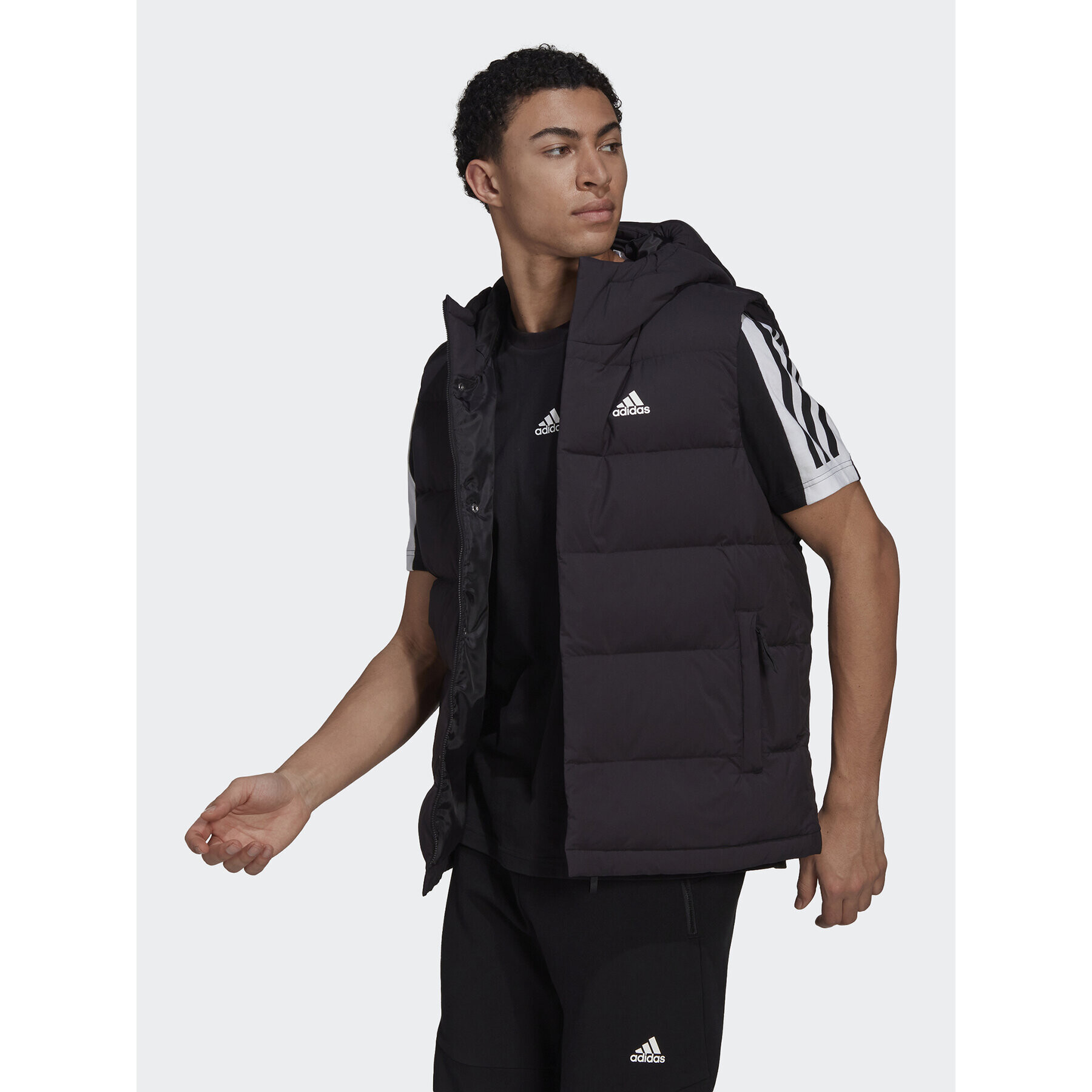 adidas Zimní bunda Helionic Hooded Down Vest HG6277 Černá Regular Fit - Pepit.cz