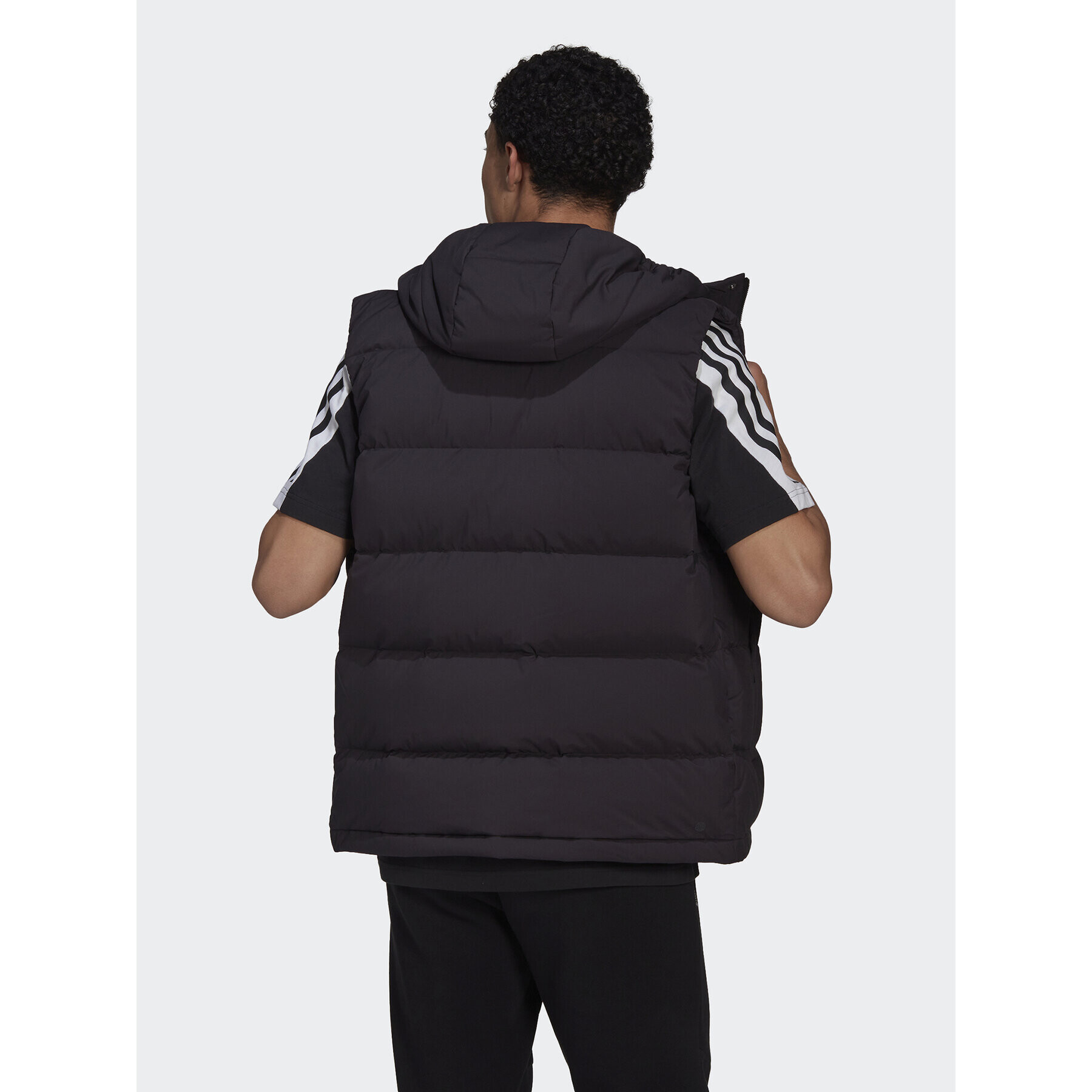 adidas Zimní bunda Helionic Hooded Down Vest HG6277 Černá Regular Fit - Pepit.cz