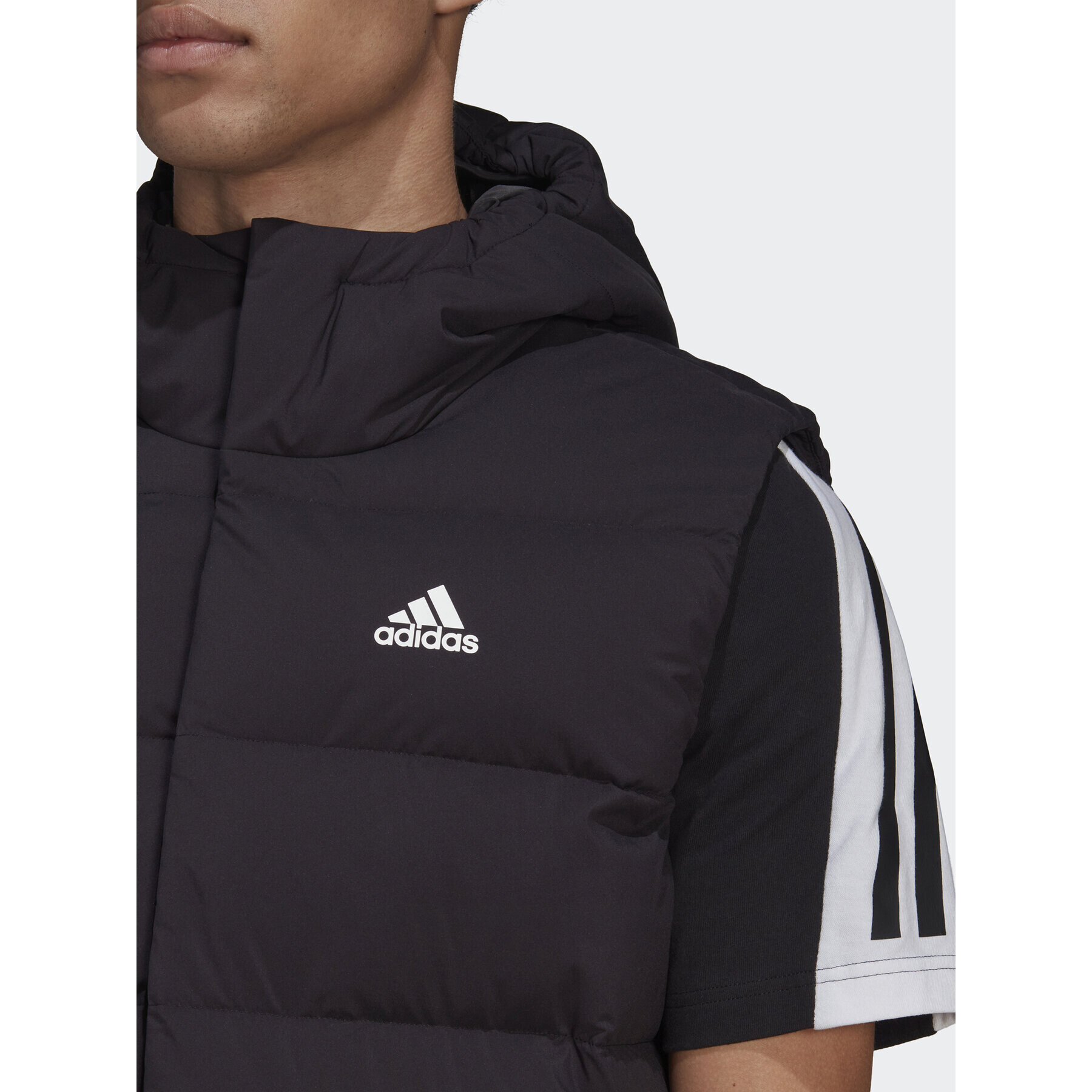 adidas Zimní bunda Helionic Hooded Down Vest HG6277 Černá Regular Fit - Pepit.cz