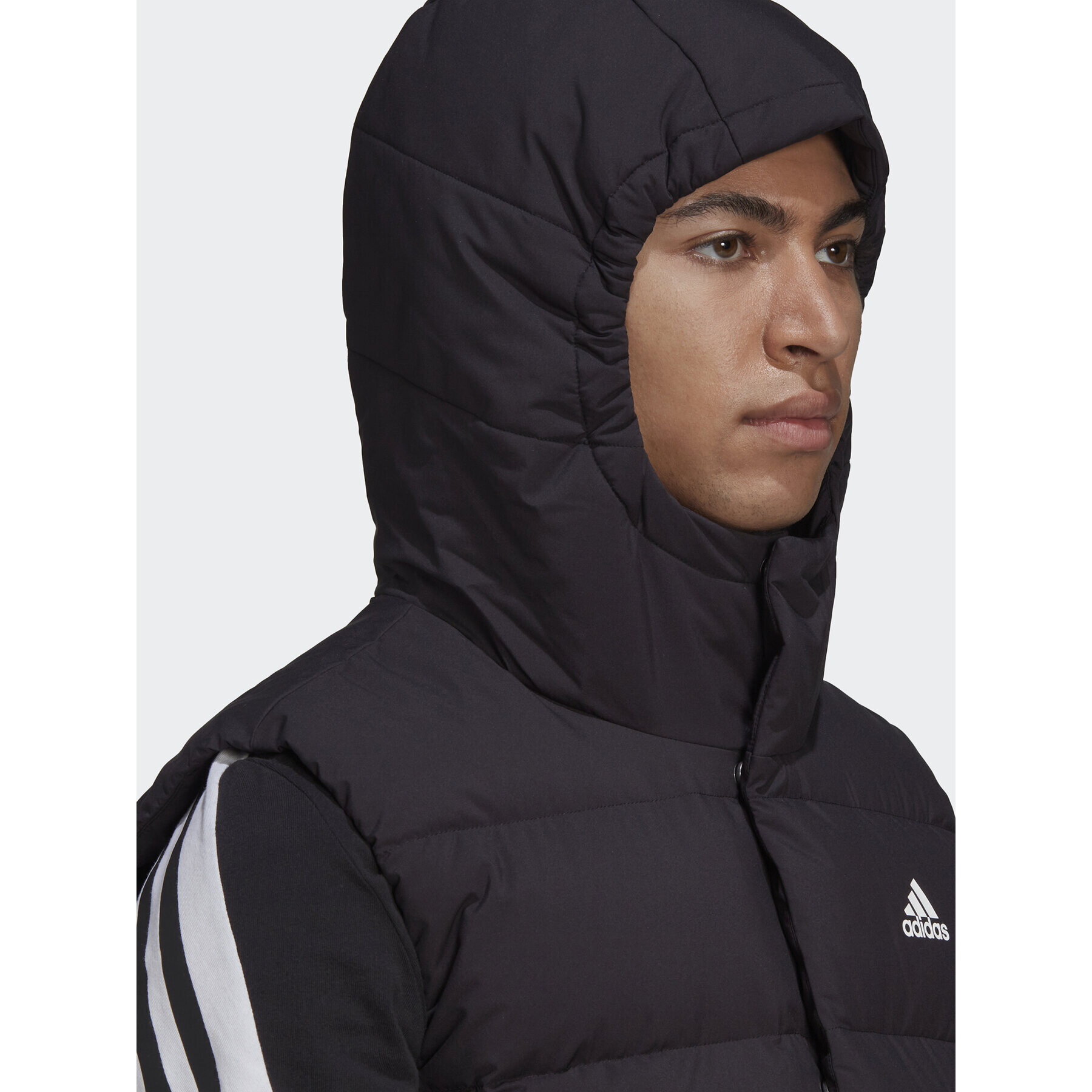 adidas Zimní bunda Helionic Hooded Down Vest HG6277 Černá Regular Fit - Pepit.cz