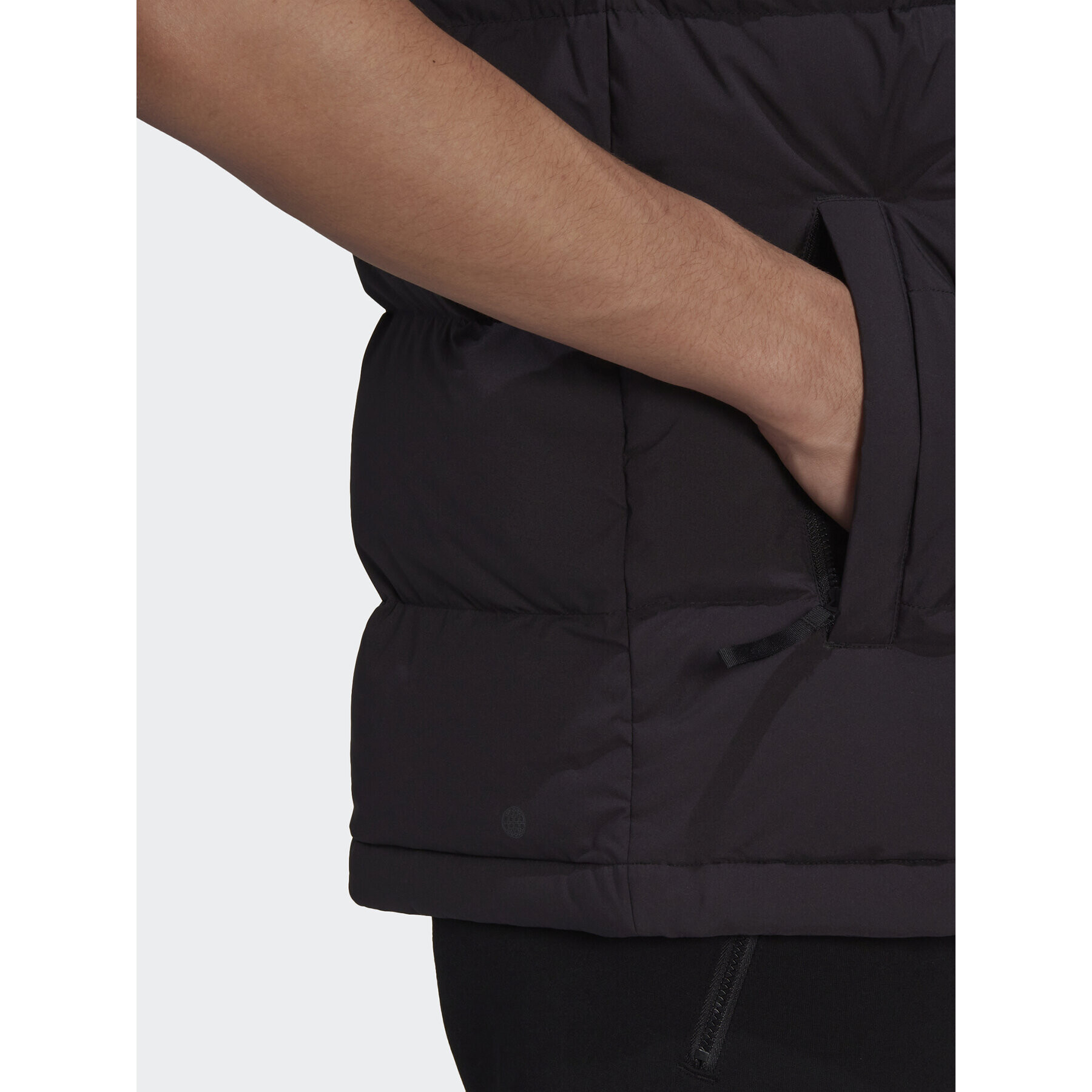 adidas Zimní bunda Helionic Hooded Down Vest HG6277 Černá Regular Fit - Pepit.cz