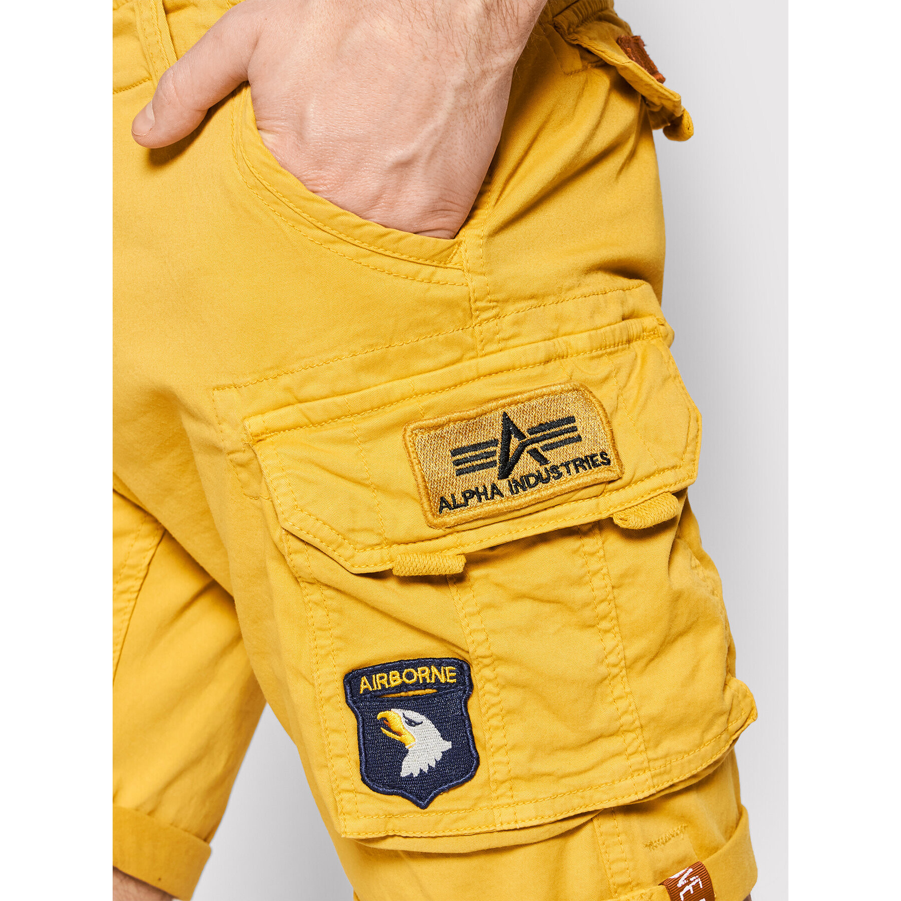 Alpha Industries Šortky z materiálu Crew 186209 Žlutá Regular Fit - Pepit.cz