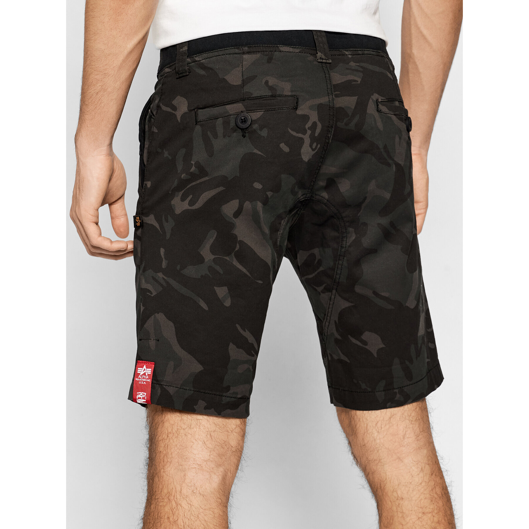 Alpha Industries Šortky z materiálu Kerosene Camo 176205 Černá Regular Fit - Pepit.cz