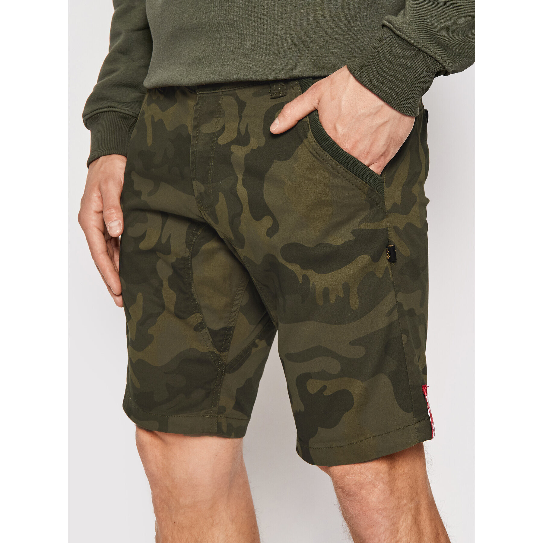 Alpha Industries Šortky z materiálu Kerosene Camo 176205 Zelená Regular Fit - Pepit.cz