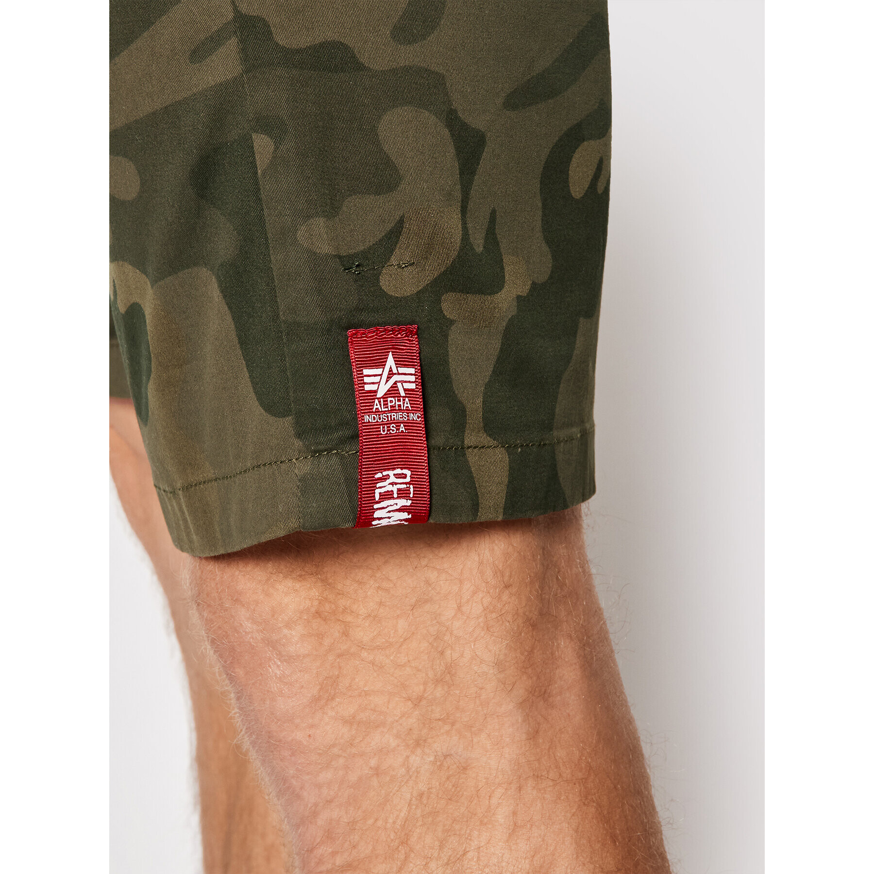 Alpha Industries Šortky z materiálu Kerosene Camo 176205 Zelená Regular Fit - Pepit.cz