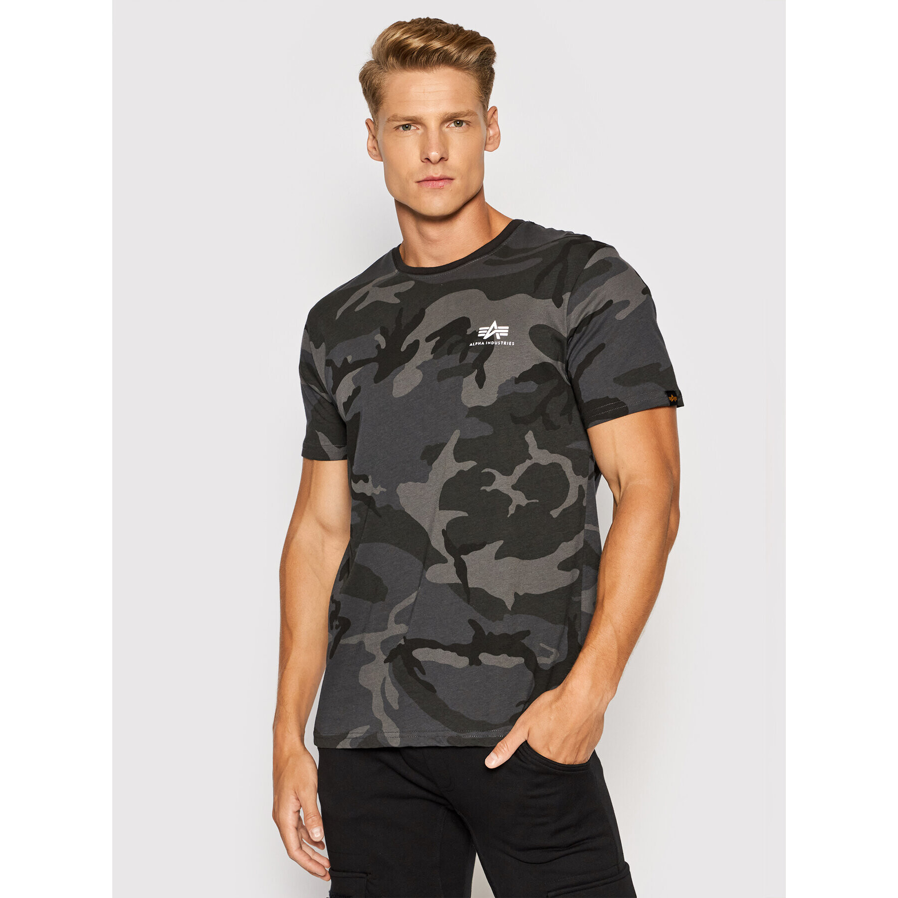 Alpha Industries T-Shirt Backprint T Camo 128507C Černá Regular Fit - Pepit.cz