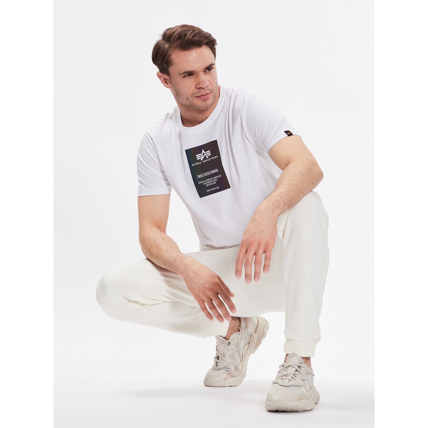 Alpha Industries T-Shirt Rainbow Reflective Label T 126501RR Bílá Regular Fit - Pepit.cz