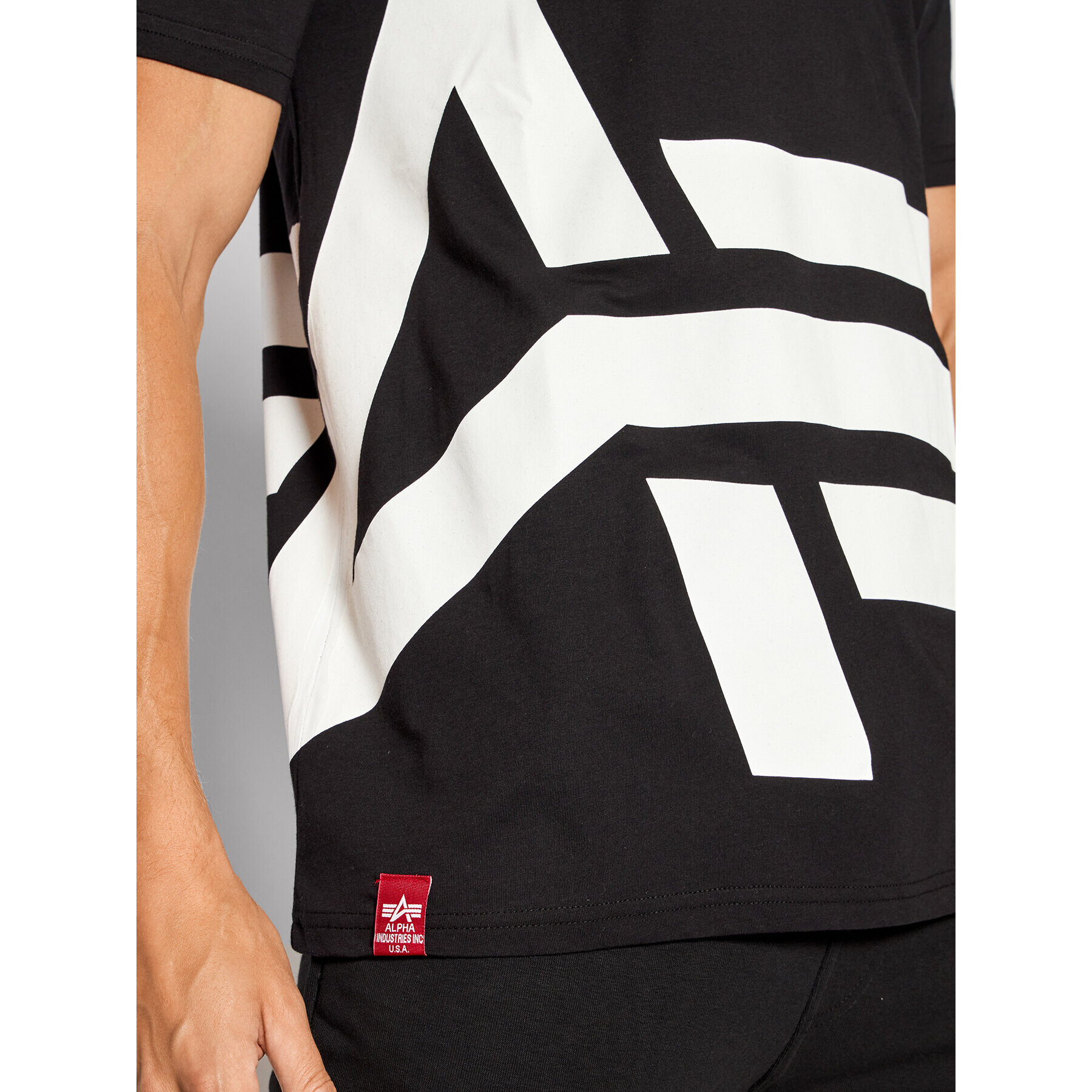 Alpha Industries T-Shirt Side Logo 118508 Černá Regular Fit - Pepit.cz