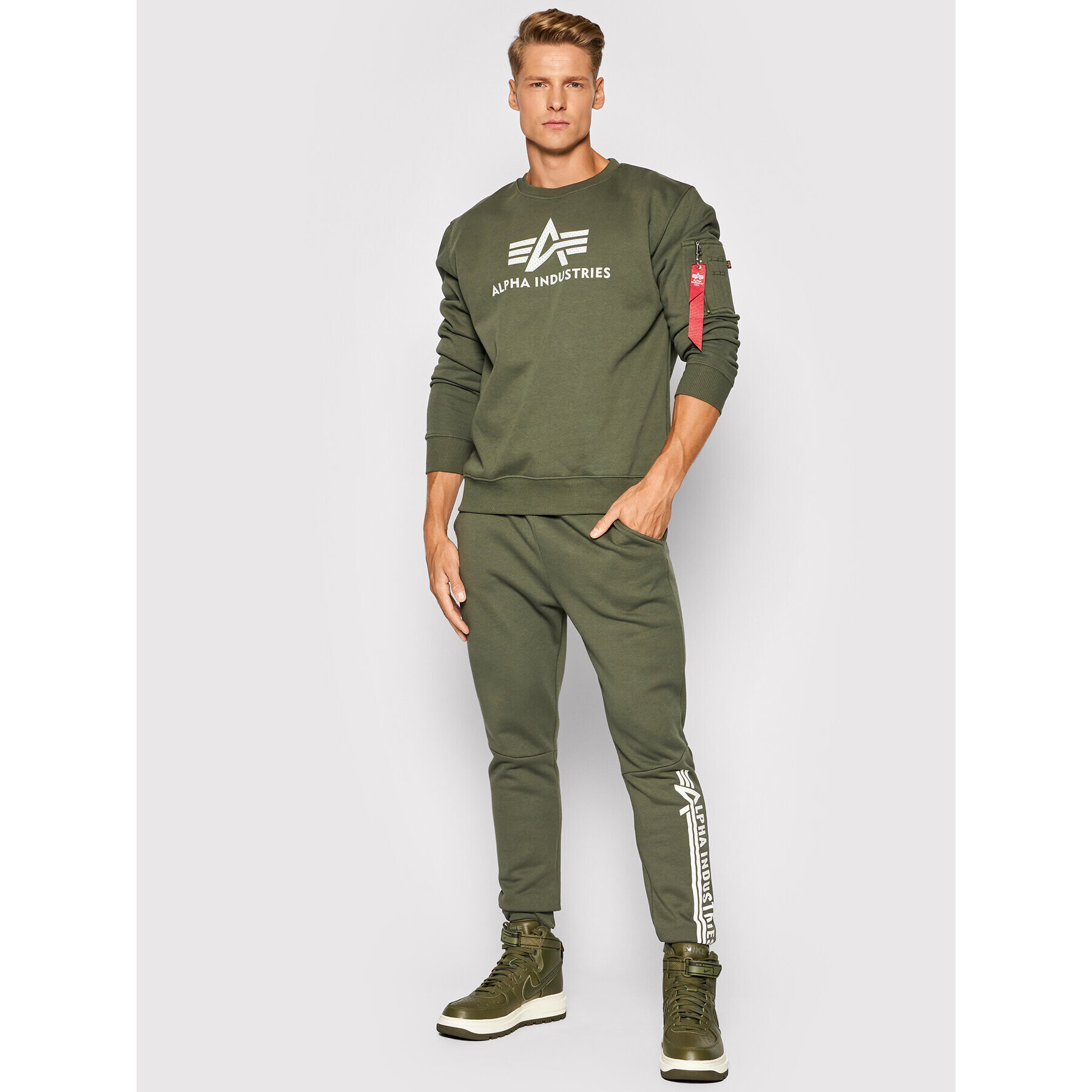 Alpha Industries Teplákové kalhoty Jogger 118364 Zelená Regular Fit - Pepit.cz