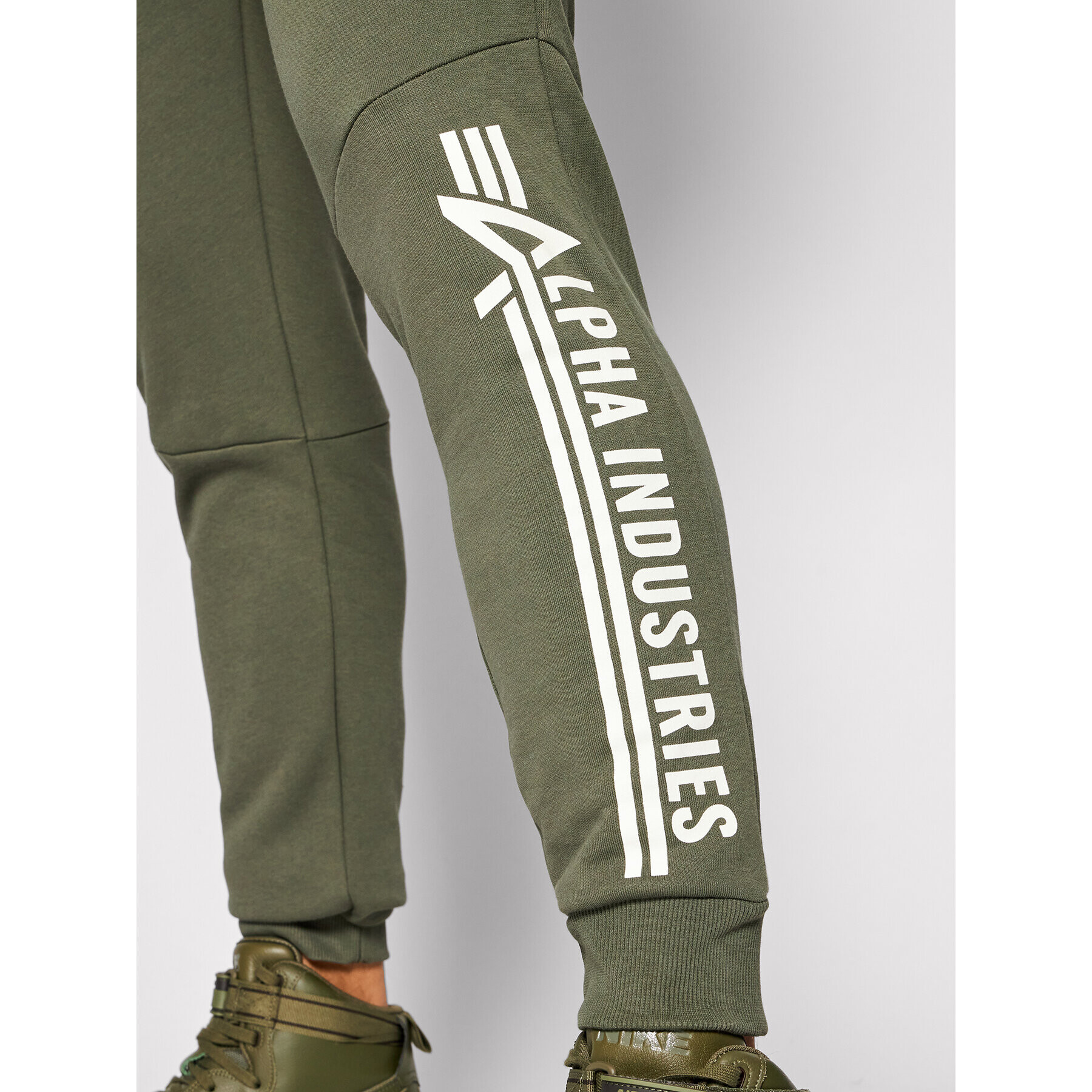 Alpha Industries Teplákové kalhoty Jogger 118364 Zelená Regular Fit - Pepit.cz