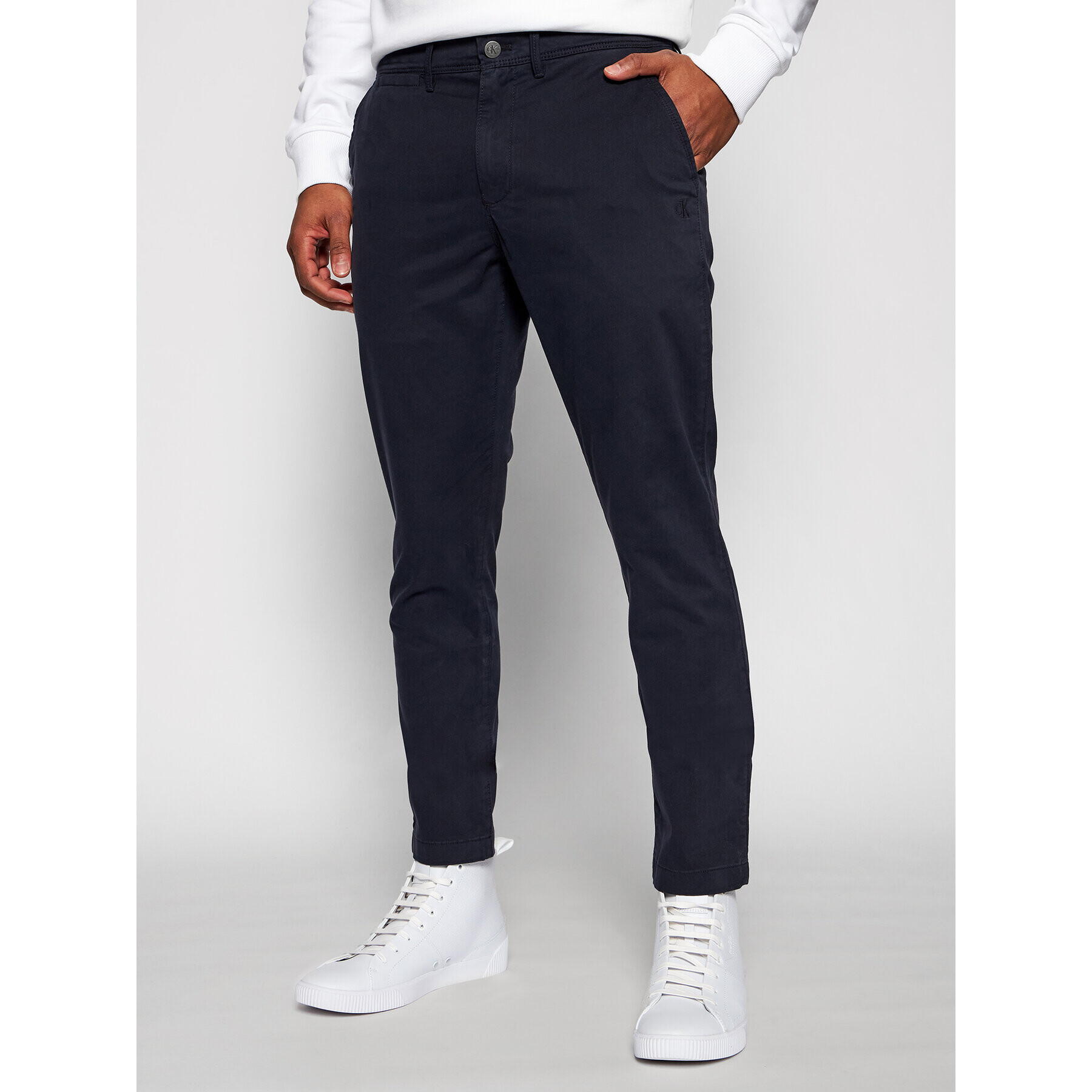 Calvin Klein Jeans Chino kalhoty J30J318323 Tmavomodrá Slim Fit - Pepit.cz