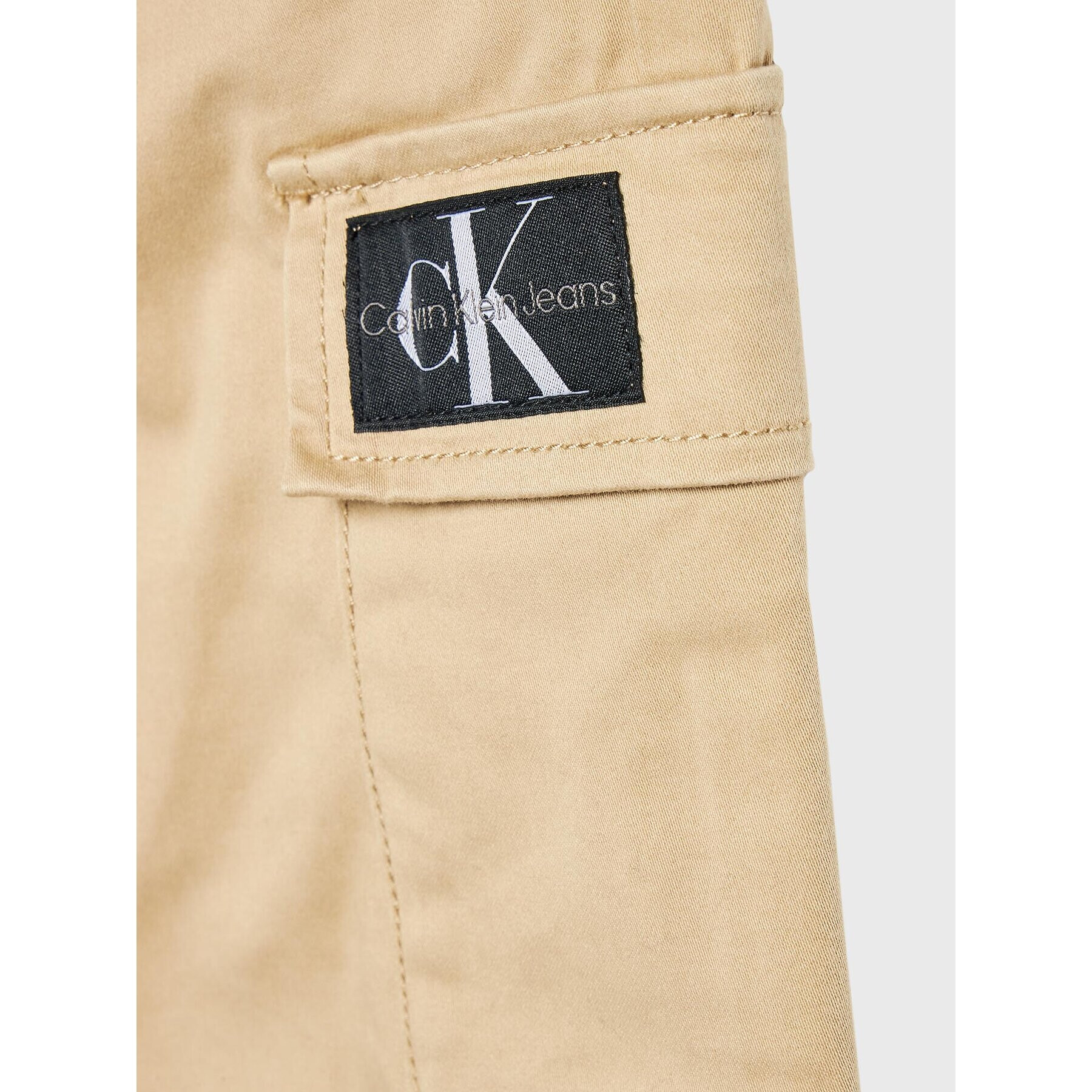 Calvin Klein Jeans Kalhoty z materiálu Cargo IB0IB01341 Écru Regular Fit - Pepit.cz