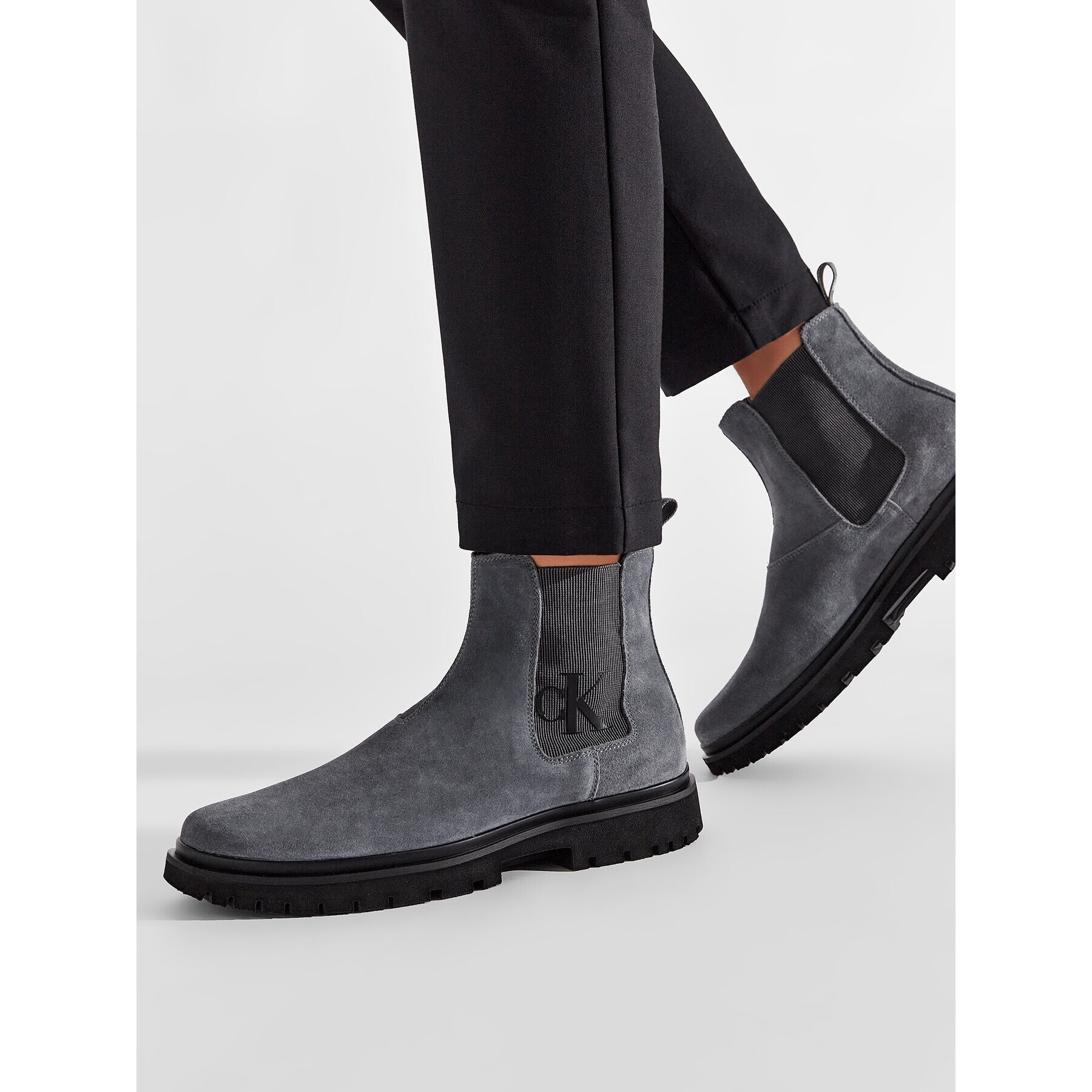 Calvin Klein Jeans Kotníková obuv s elastickým prvkem Lug Mid Chelsea Boot YM0YM00271 Šedá - Pepit.cz