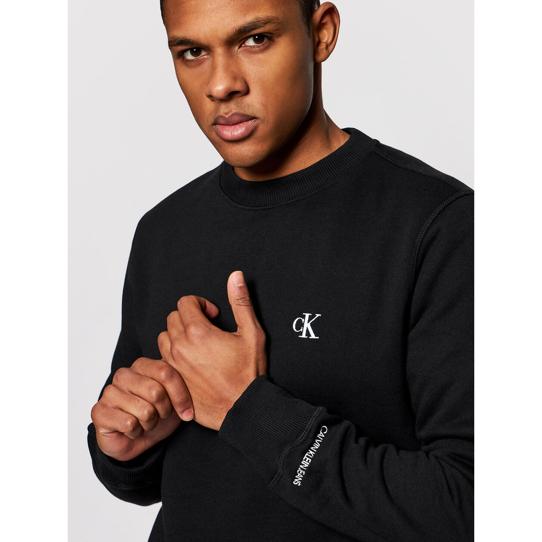 Calvin Klein Jeans Mikina Embroidered Logo J30J314536 Černá Regular Fit - Pepit.cz