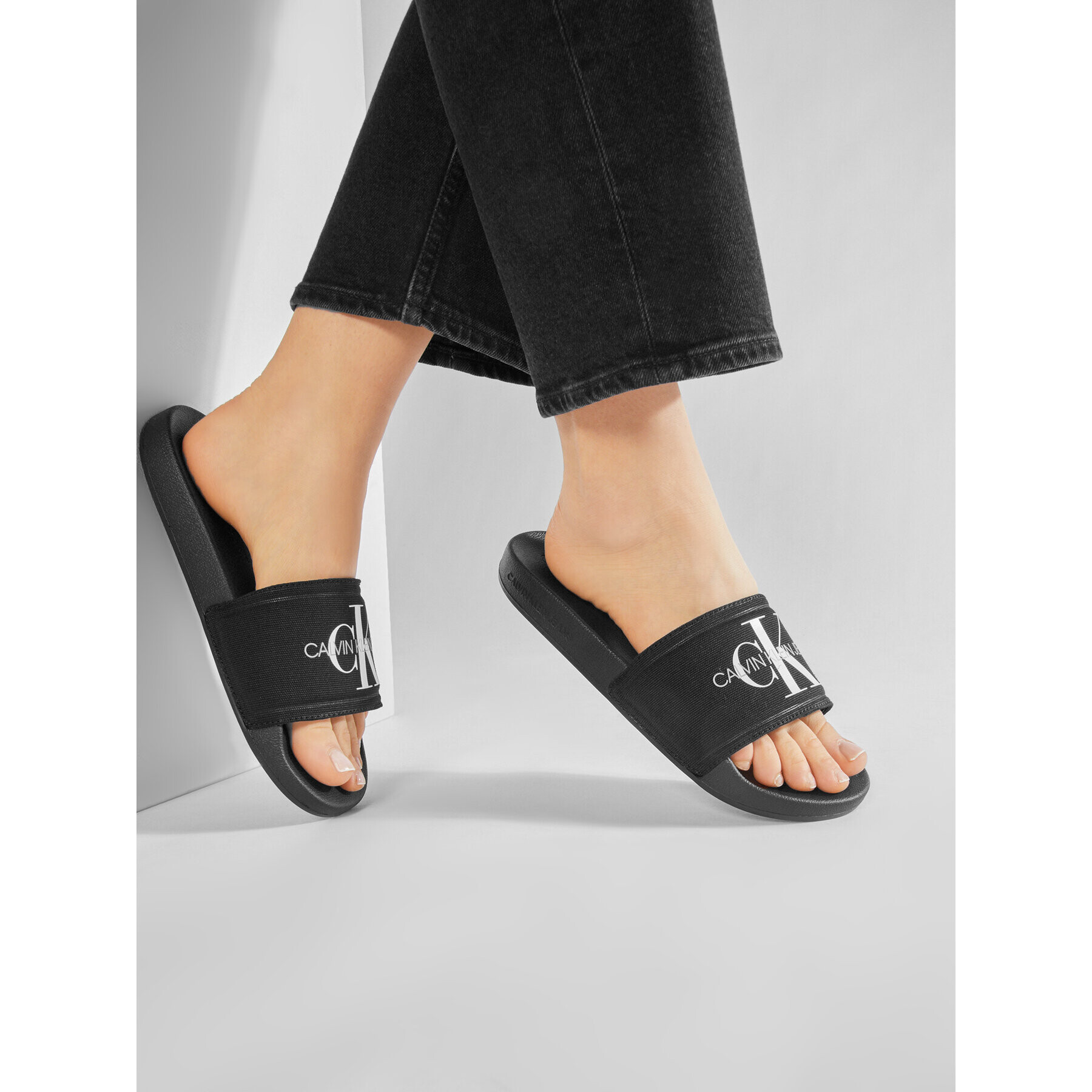 Calvin Klein Jeans Nazouváky Slide Monogram Co YW0YW00103 Černá - Pepit.cz