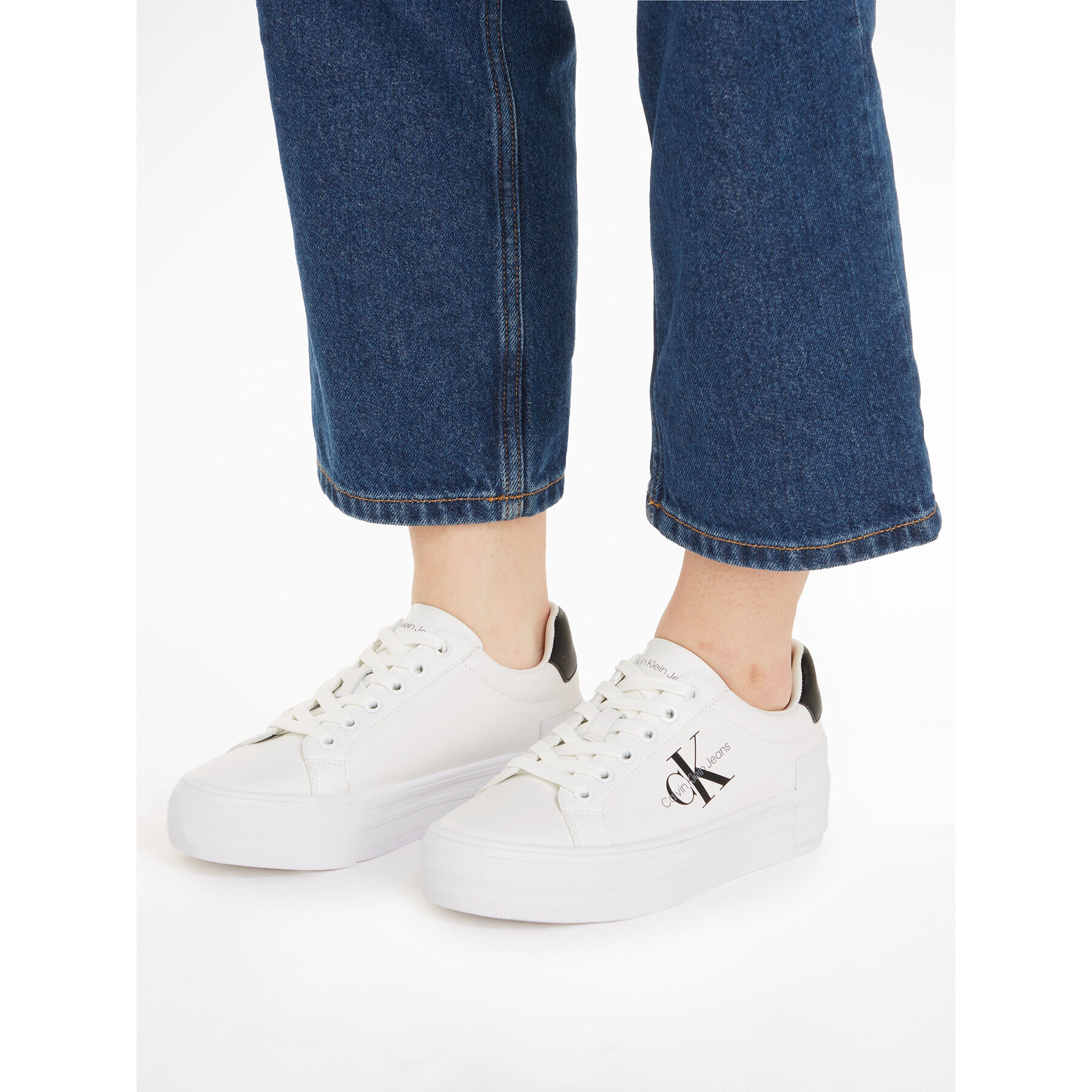 Calvin Klein Jeans Sneakersy Bold Vulc Flatform Laceup Lth Wn YW0YW00821 Bílá - Pepit.cz