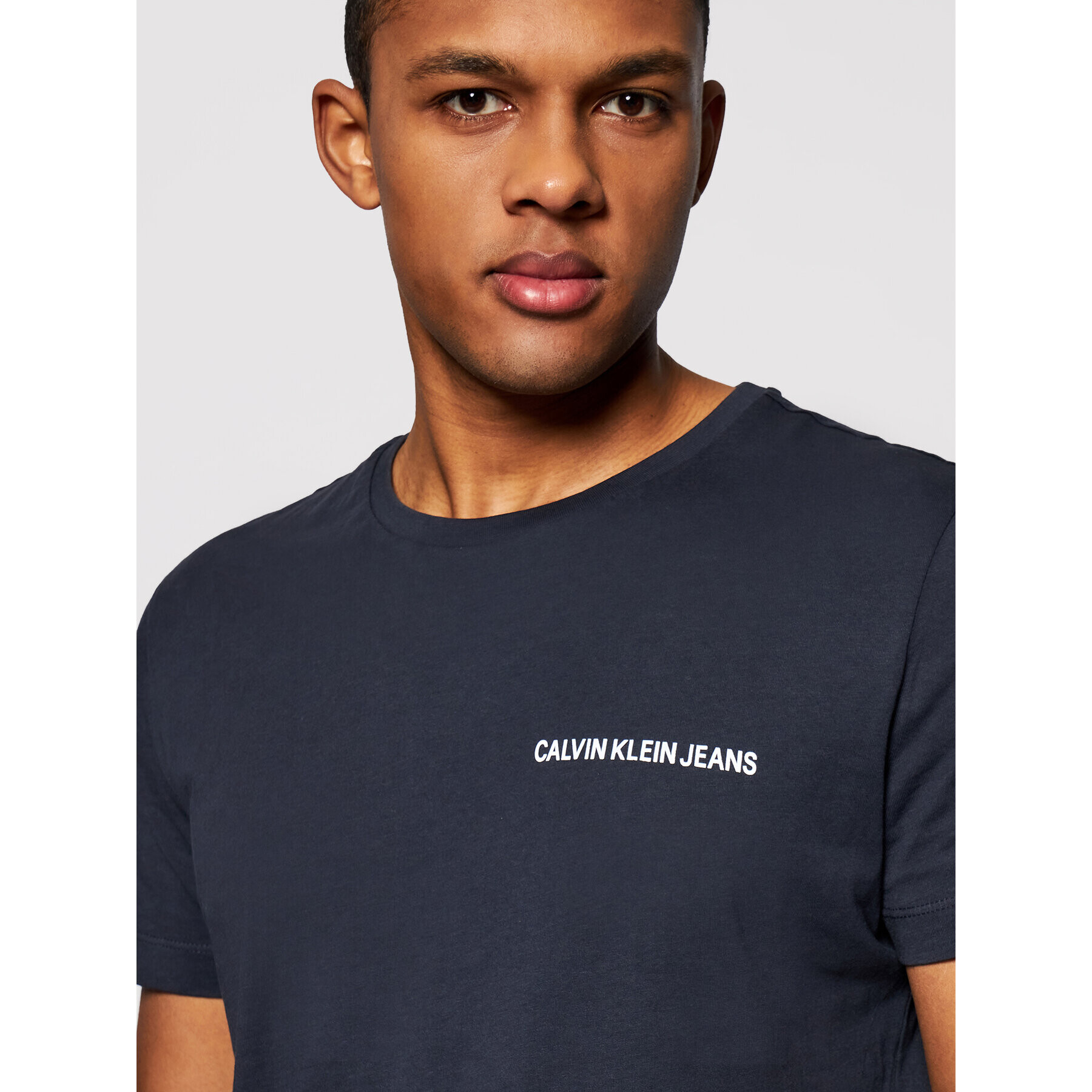 Calvin Klein Jeans T-Shirt J30J307852 Tmavomodrá Regular Fit - Pepit.cz