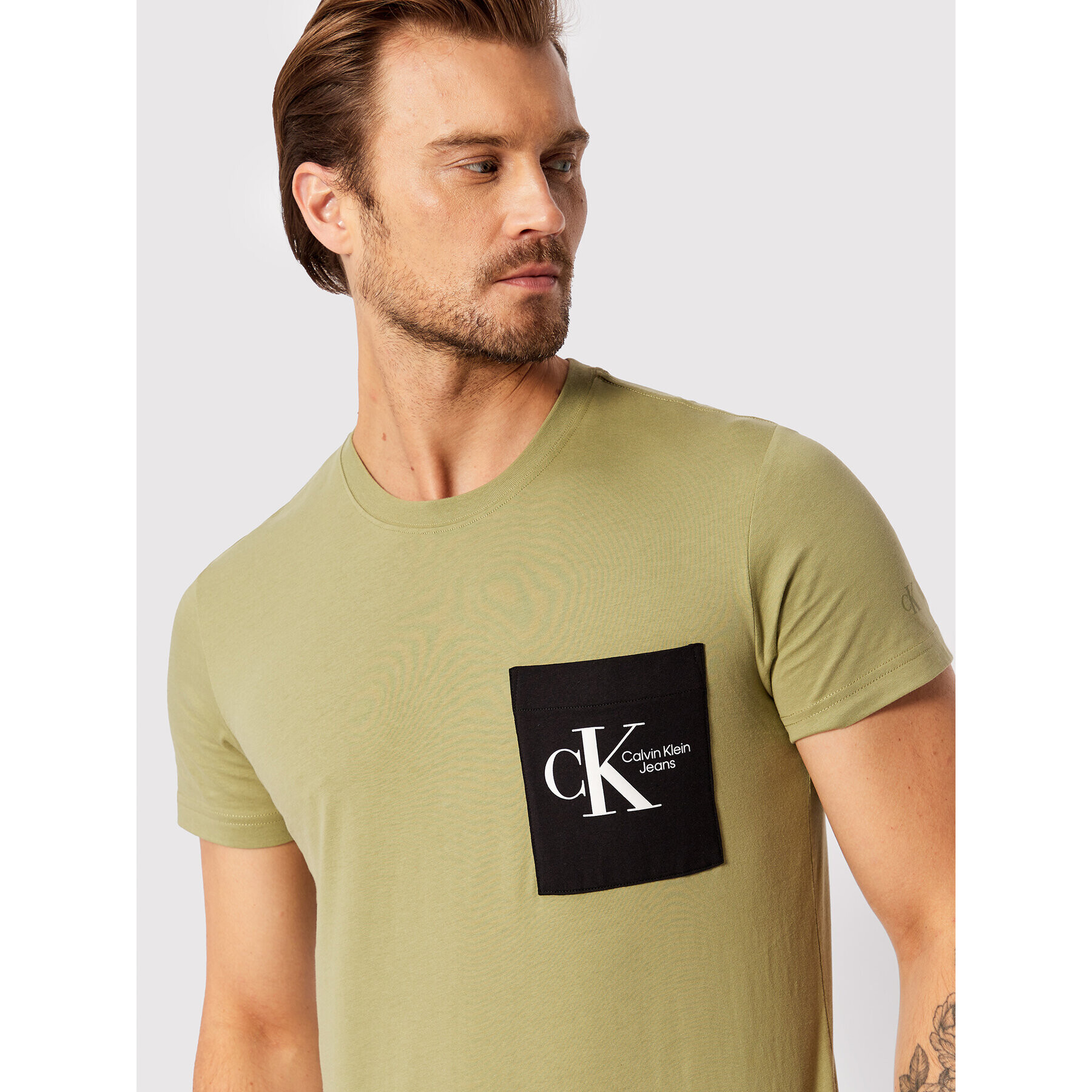 Calvin Klein Jeans T-Shirt J30J320192 Zelená Regular Fit - Pepit.cz