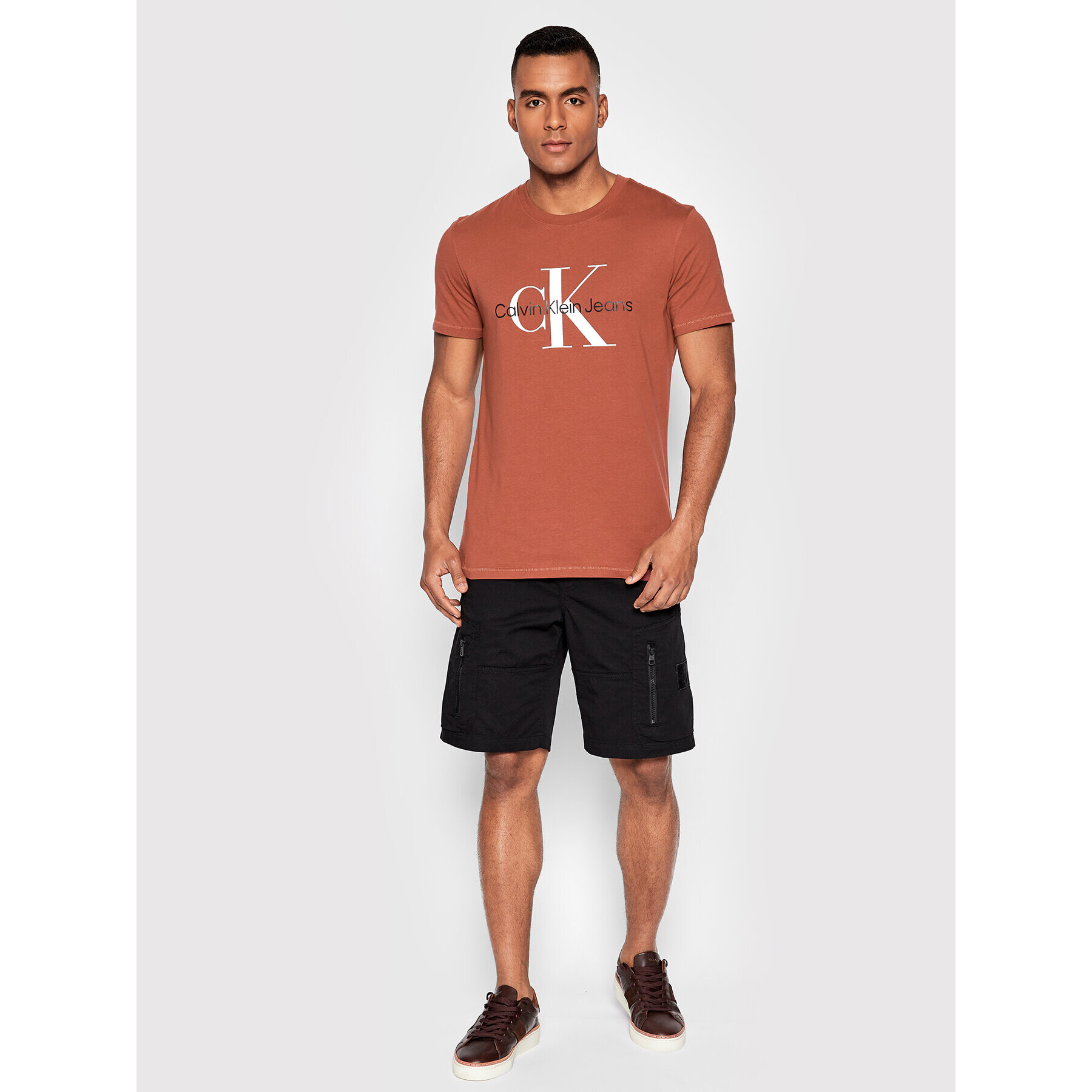 Calvin Klein Jeans T-Shirt J30J320806 Hnědá Regular Fit - Pepit.cz