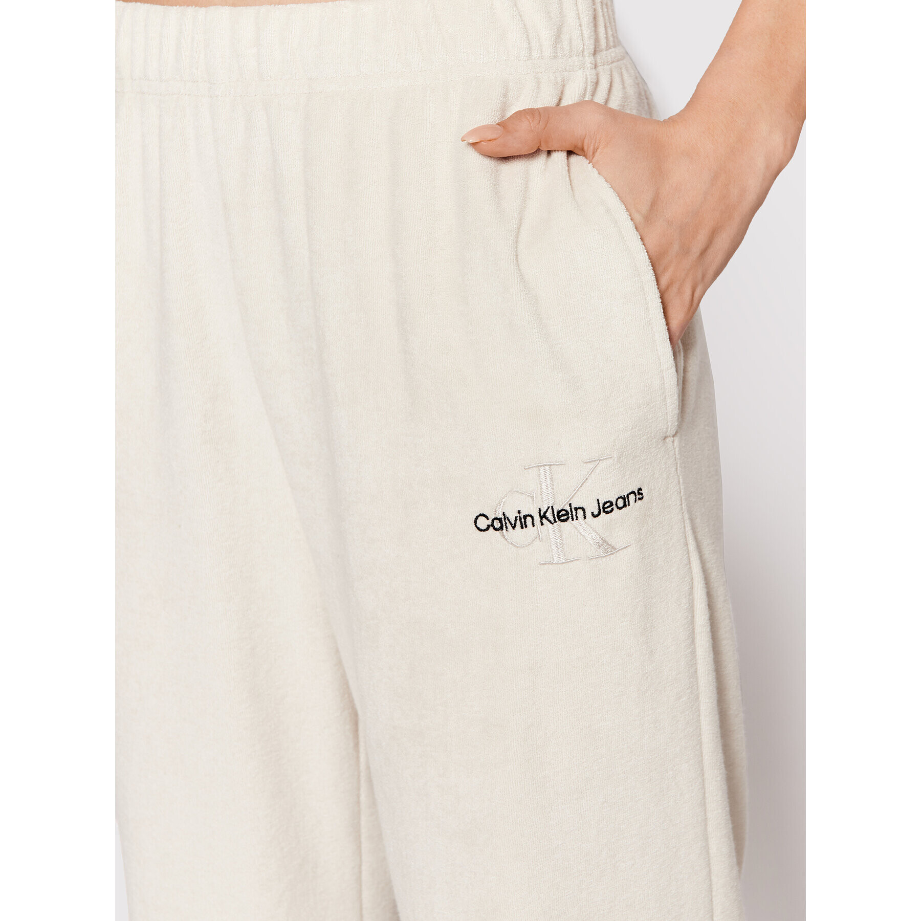 Calvin Klein Jeans Teplákové kalhoty J20J218972 Béžová Relaxed Fit - Pepit.cz