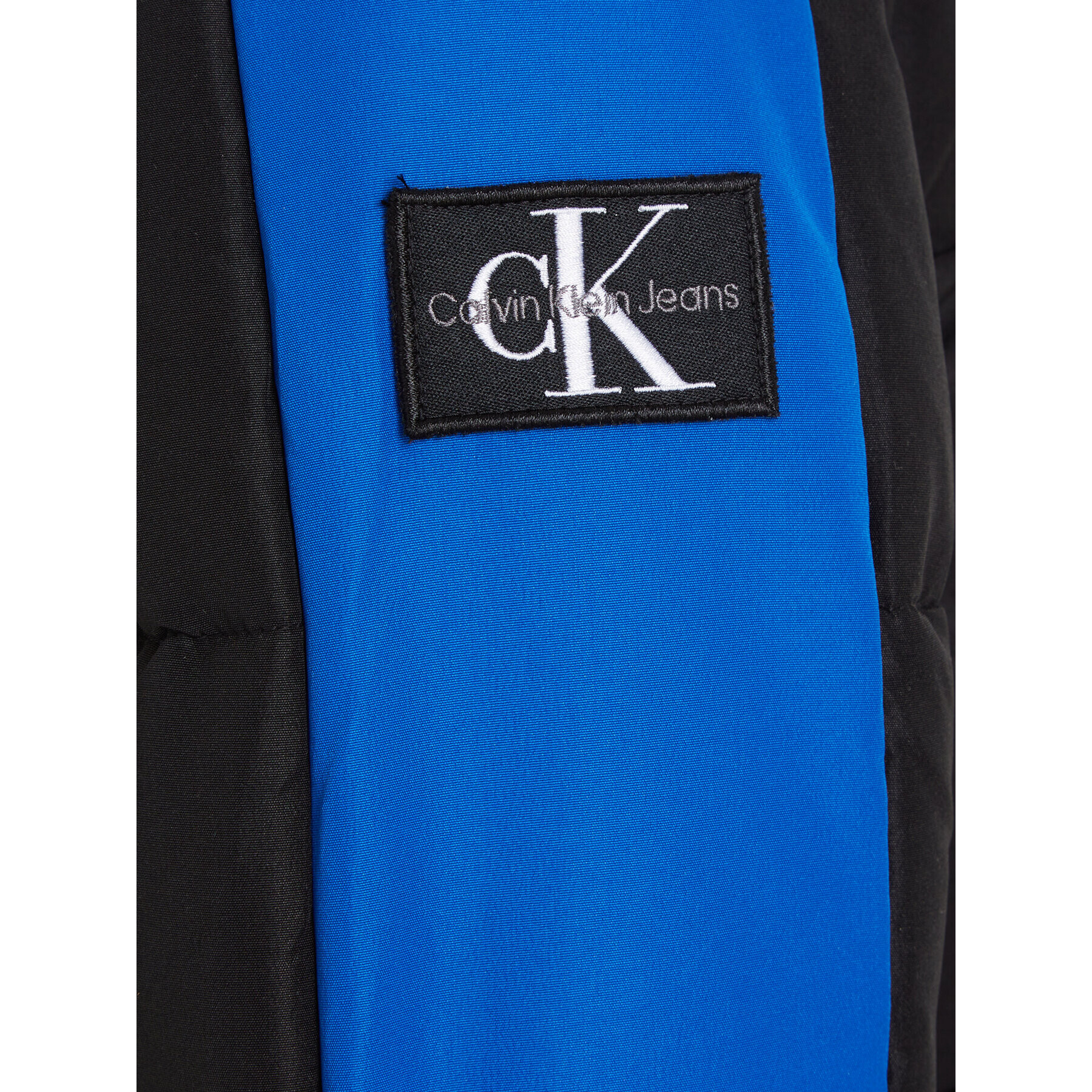 Calvin Klein Jeans Vatovaná bunda Color Block IB0IB01722 Černá Regular Fit - Pepit.cz