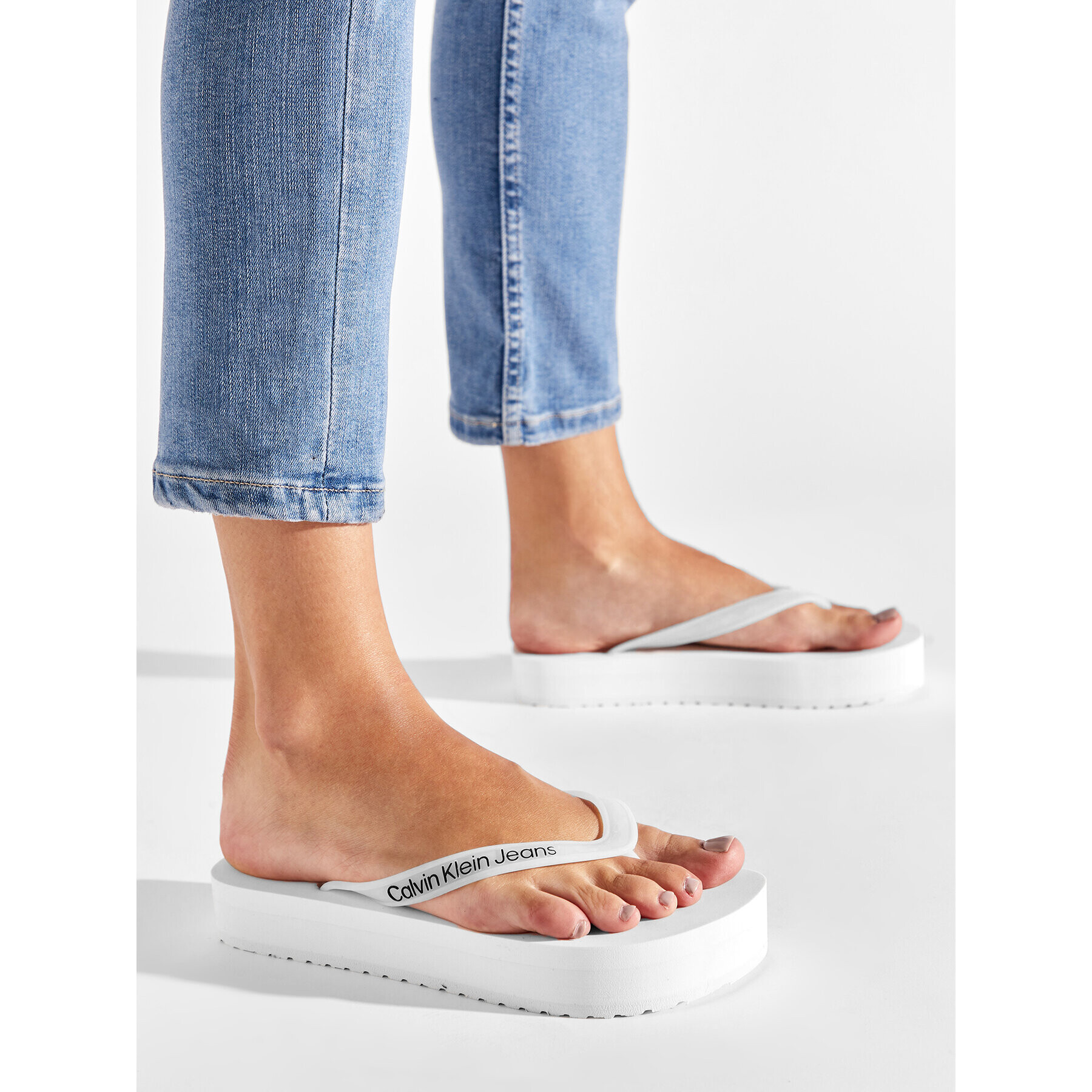 Calvin Klein Jeans Žabky Beach Sandal Flatform YW0YW00716 Bílá - Pepit.cz