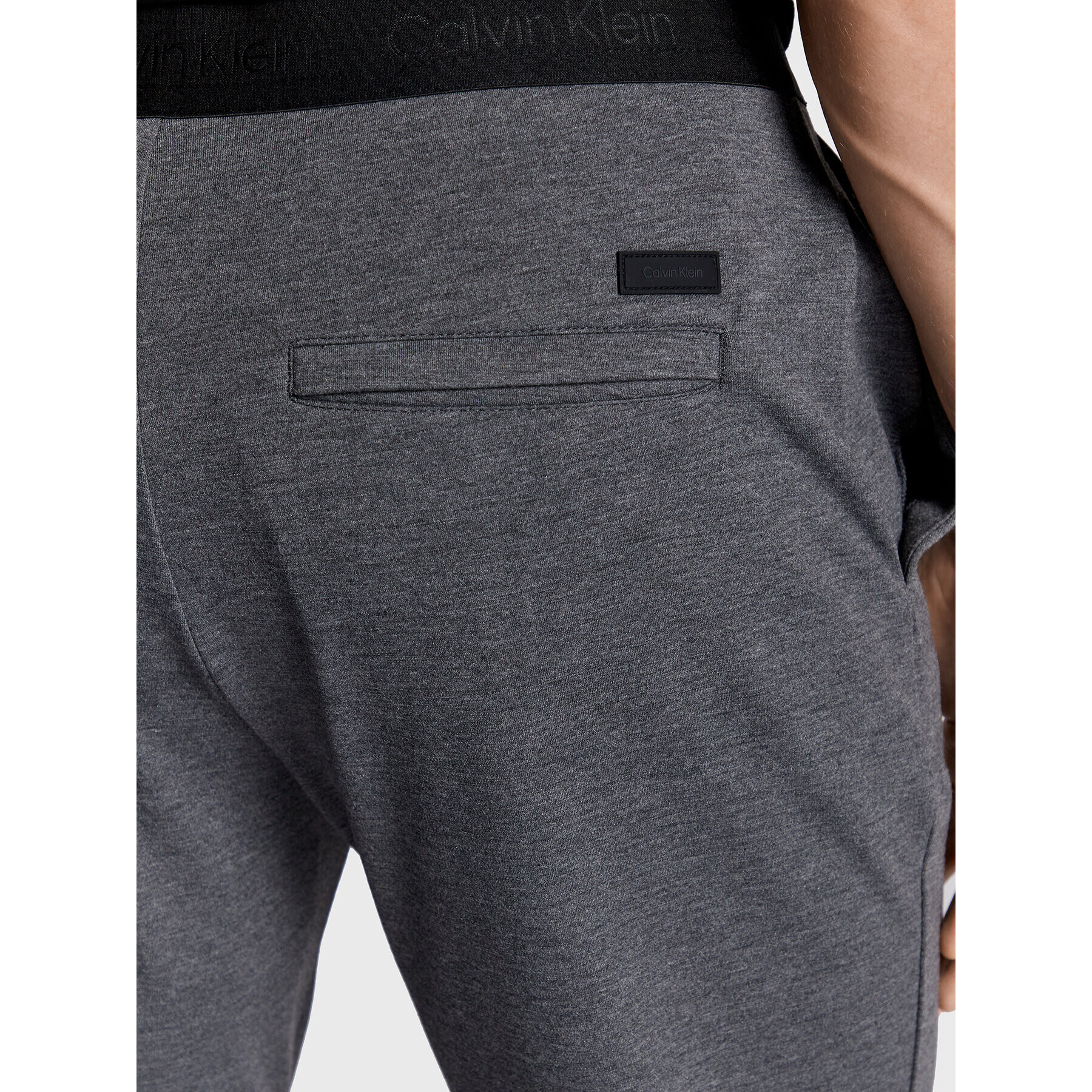 Calvin Klein Kalhoty z materiálu Comfort K10K109913 Šedá Tapered Fit - Pepit.cz