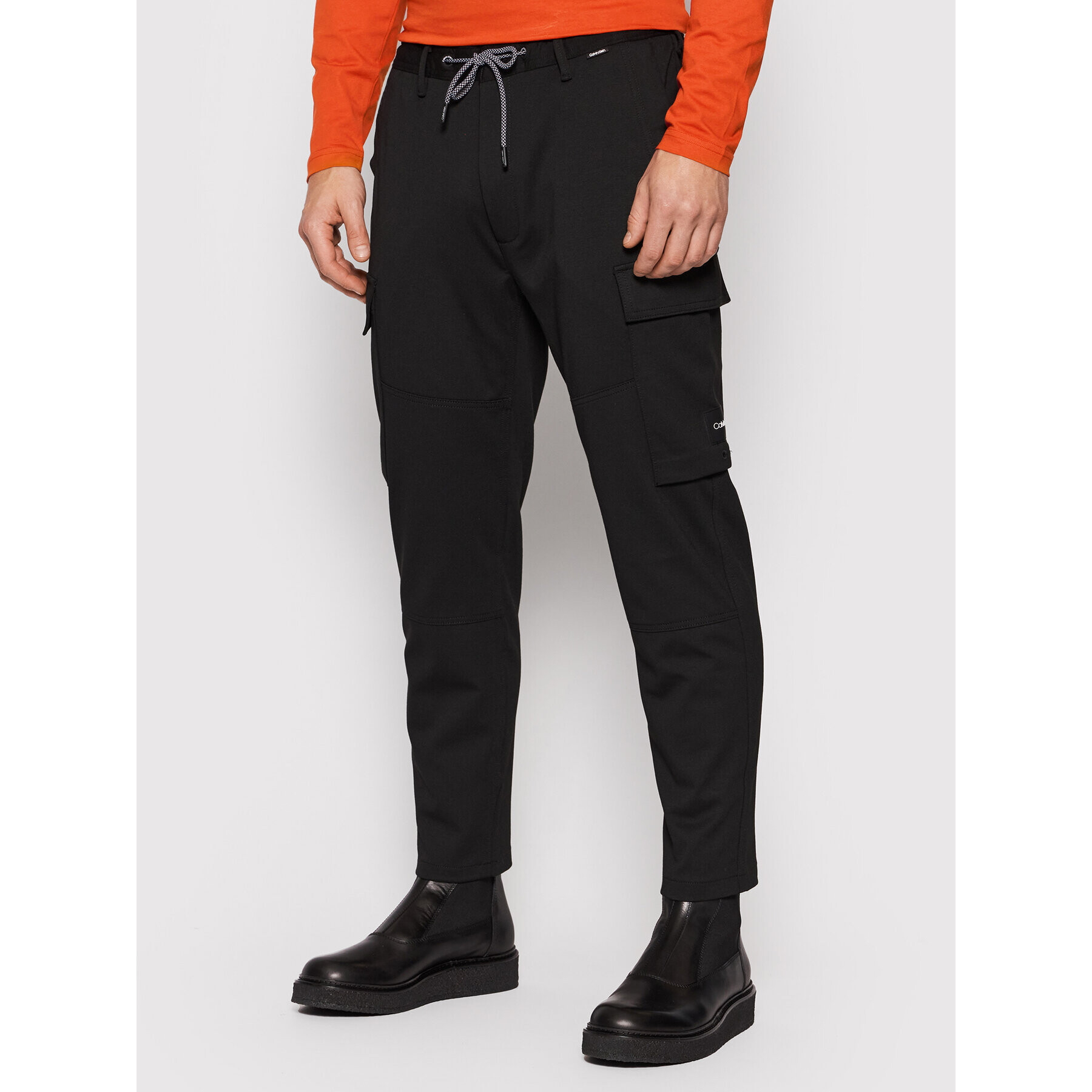 Calvin Klein Kalhoty z materiálu Comfort Knit K10K107781 Černá Tapered Fit - Pepit.cz