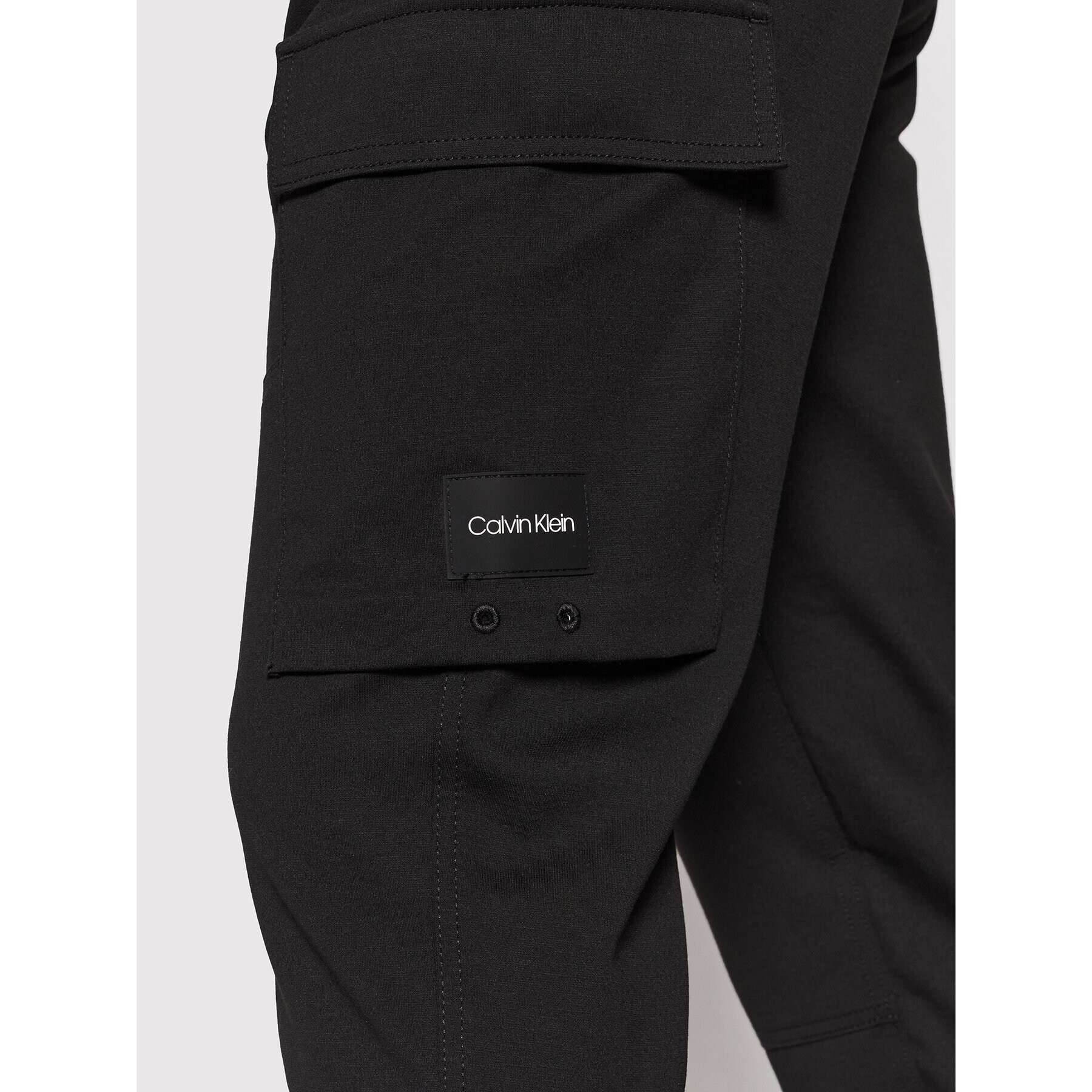 Calvin Klein Kalhoty z materiálu Comfort Knit K10K107781 Černá Tapered Fit - Pepit.cz