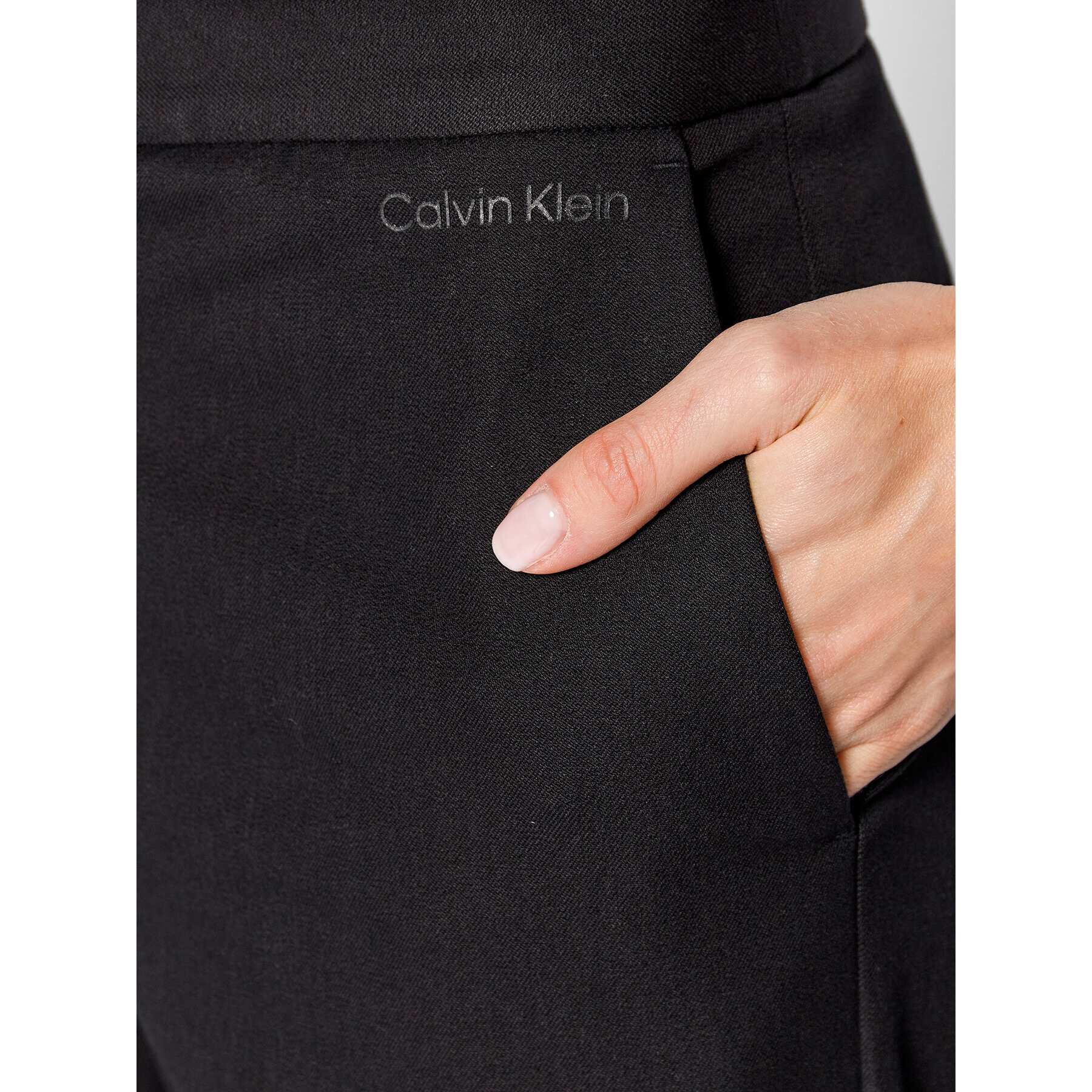 Calvin Klein Kalhoty z materiálu Gabardine K20K203774 Černá Regular Fit - Pepit.cz