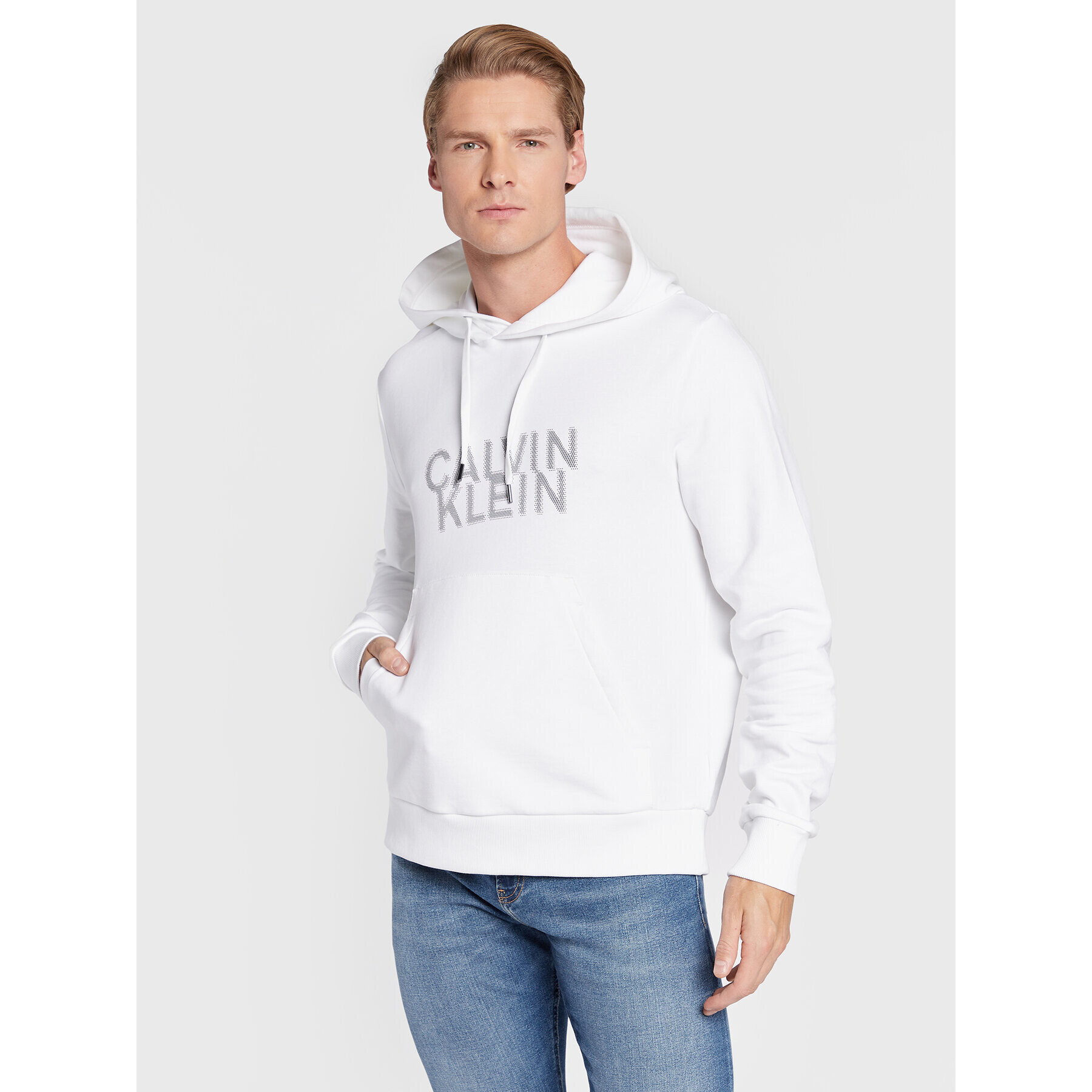 Calvin Klein Mikina Distorted Logo K10K110075 Bílá Regular Fit - Pepit.cz