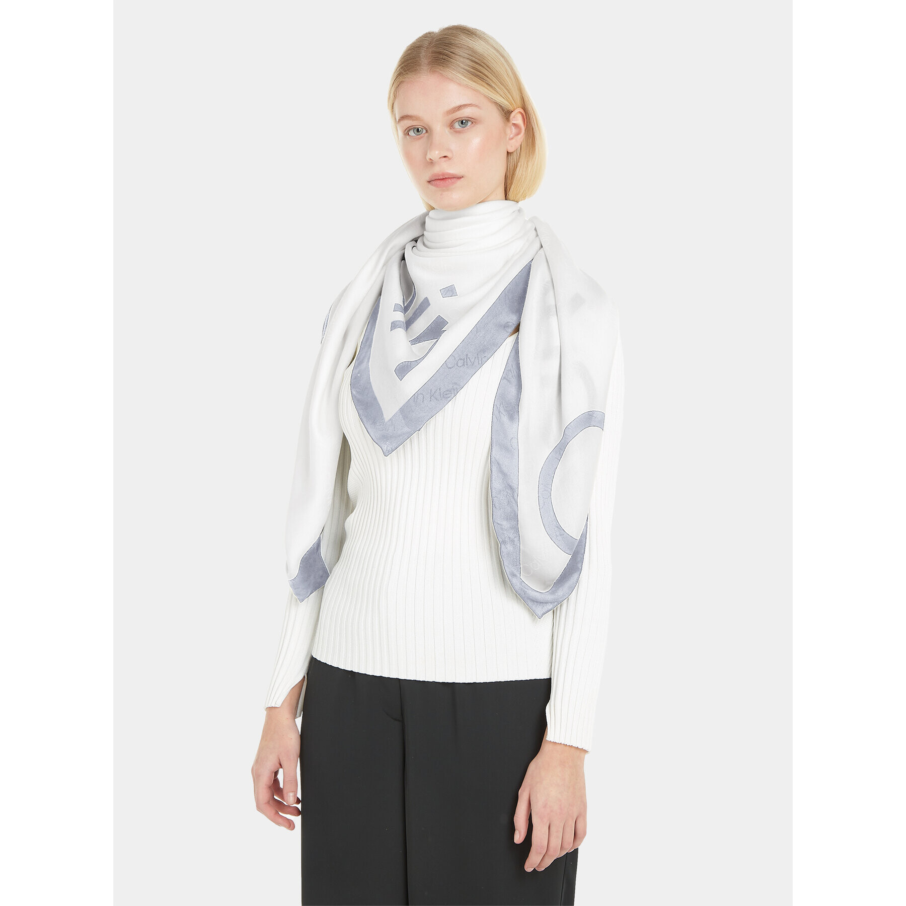 Calvin Klein Šátek Geo Minimal Scarf 130X130 K60K610227 Modrá - Pepit.cz