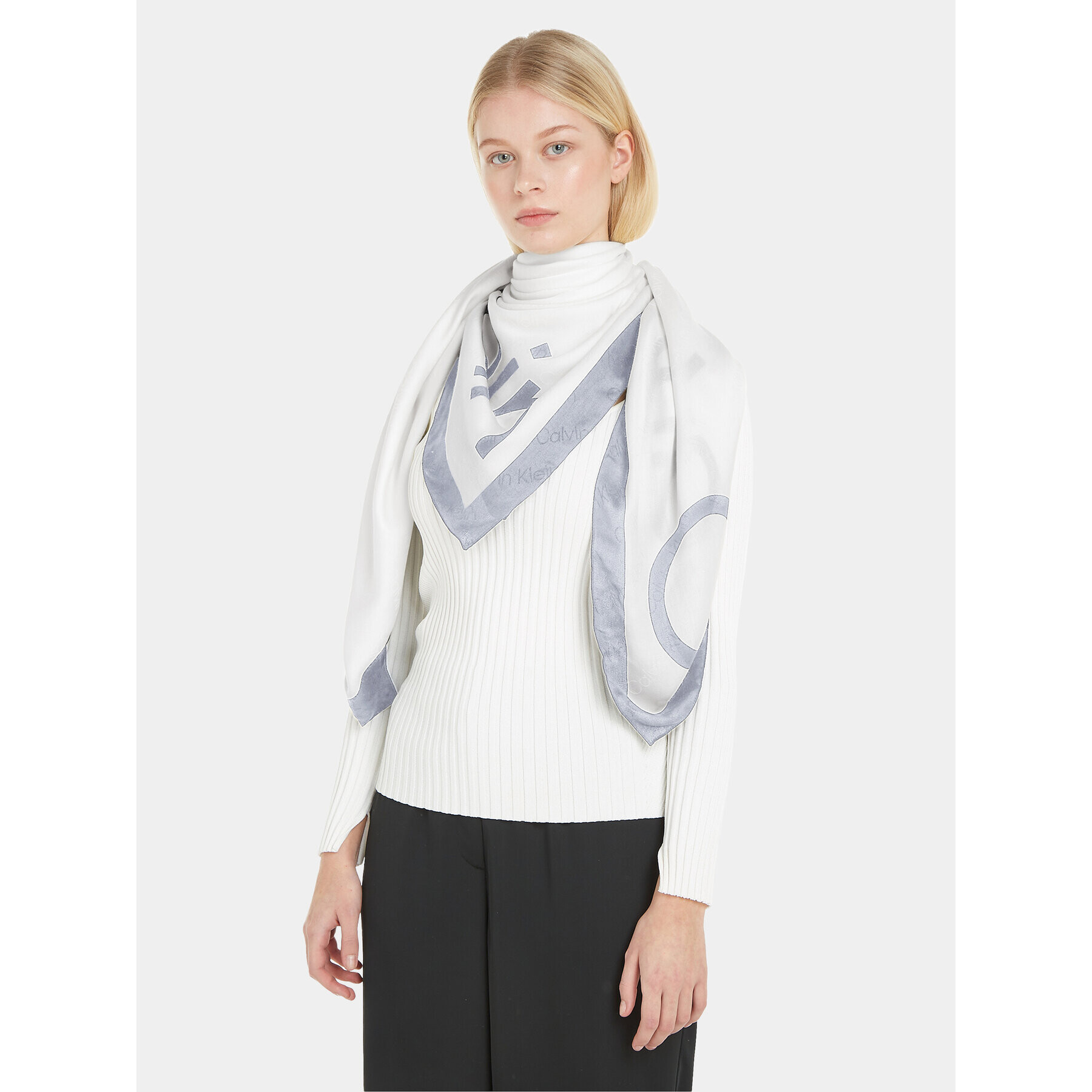 Calvin Klein Šátek Geo Minimal Scarf 130X130 K60K610227 Modrá - Pepit.cz