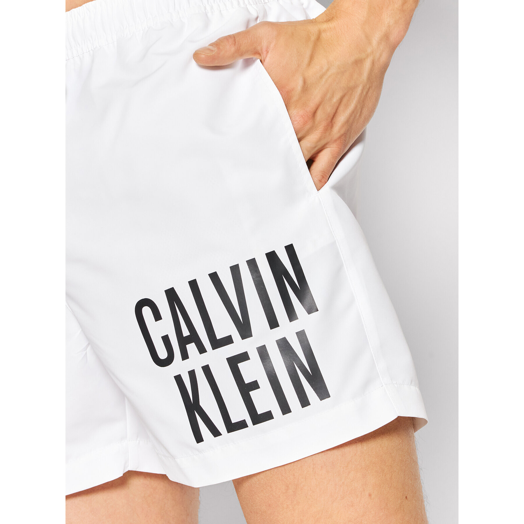 Calvin Klein Swimwear Plavecké šortky Medium KM0KM00701 Bílá Regular Fit - Pepit.cz