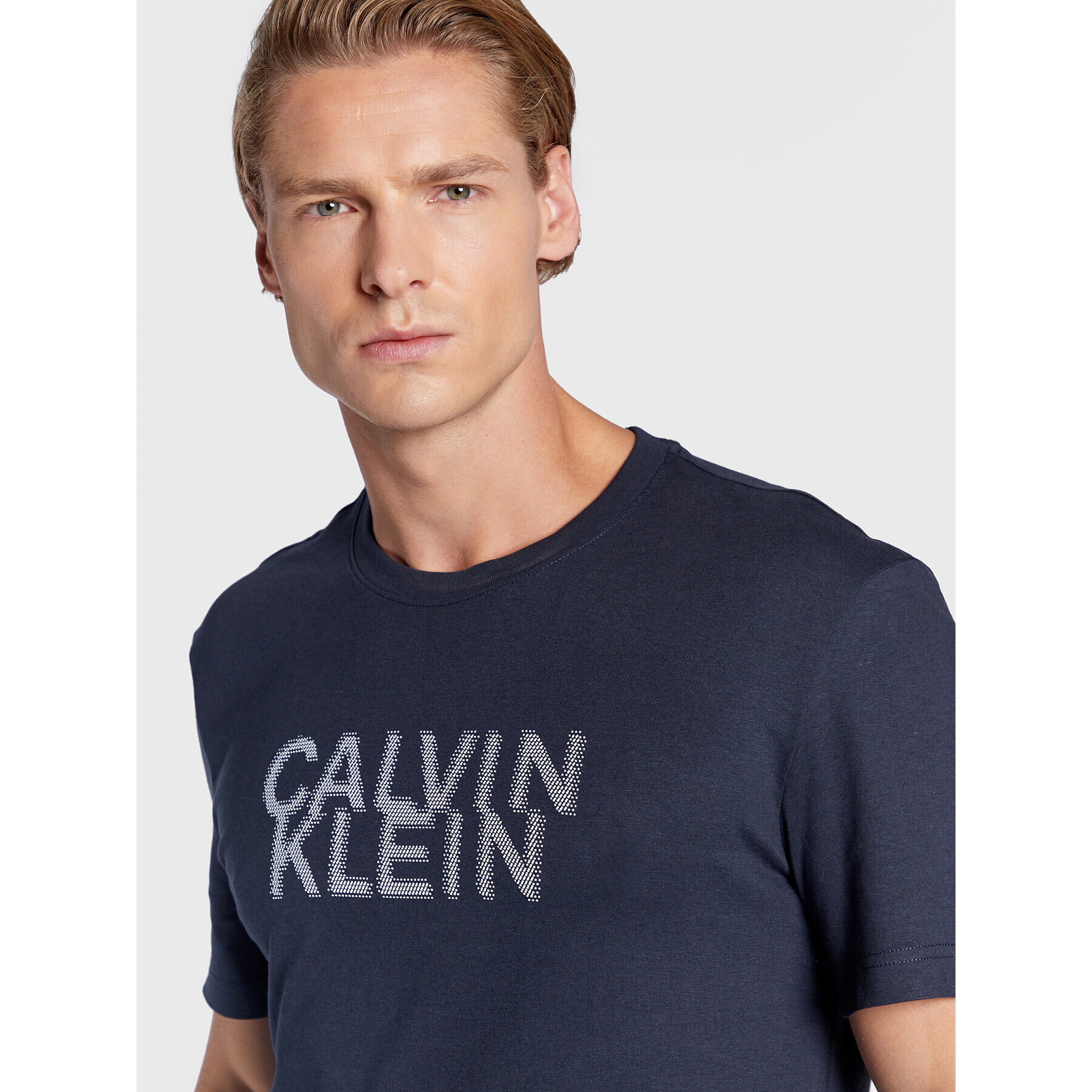 Calvin Klein T-Shirt Distorted K10K110113 Tmavomodrá Regular Fit - Pepit.cz