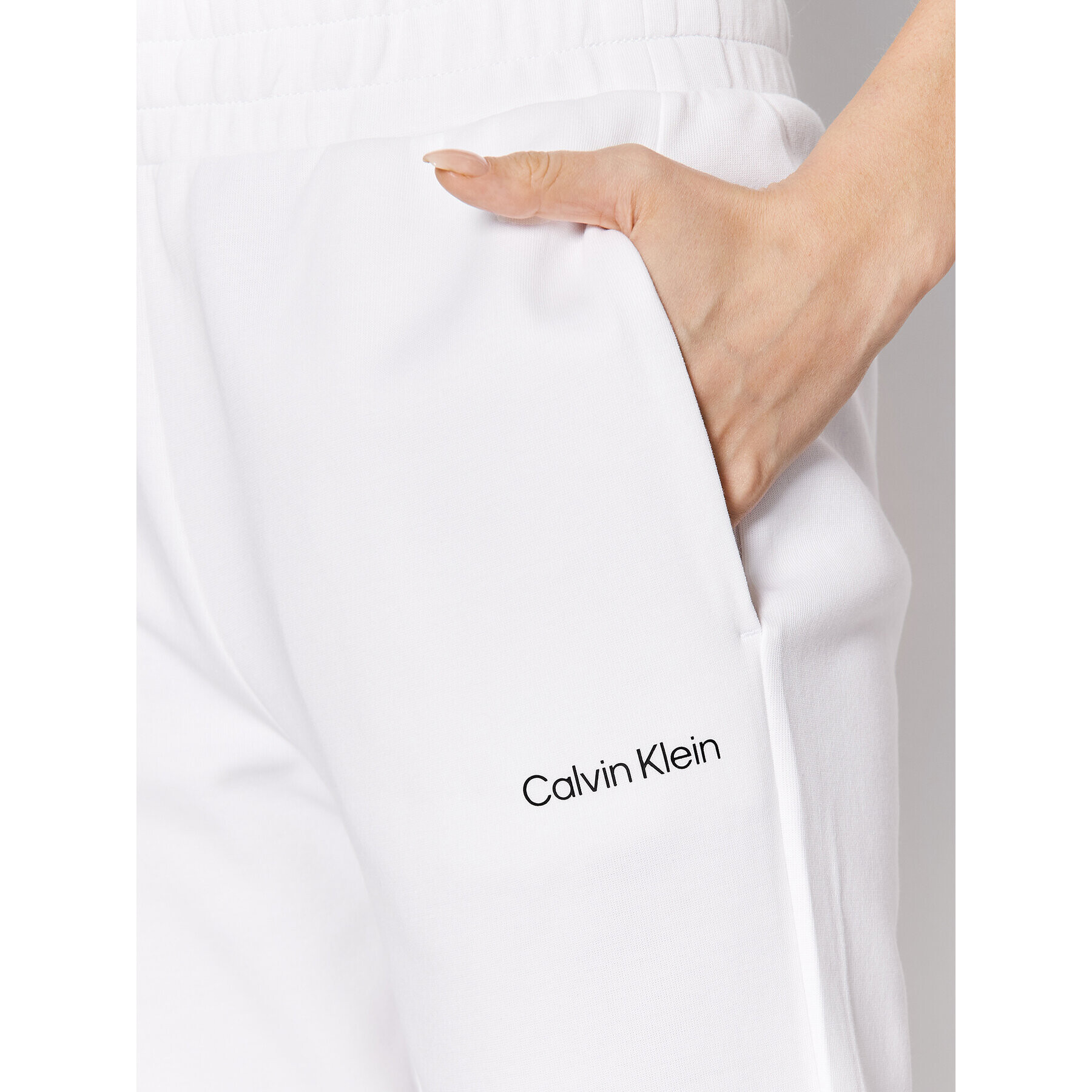 Calvin Klein Teplákové kalhoty Micro Logo Essential K20K204424 Bílá Regular Fit - Pepit.cz