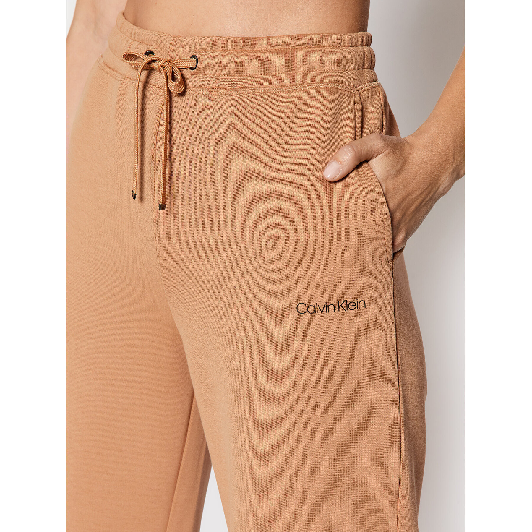 Calvin Klein Teplákové kalhoty Mini K20K203237 Hnědá Regular Fit - Pepit.cz