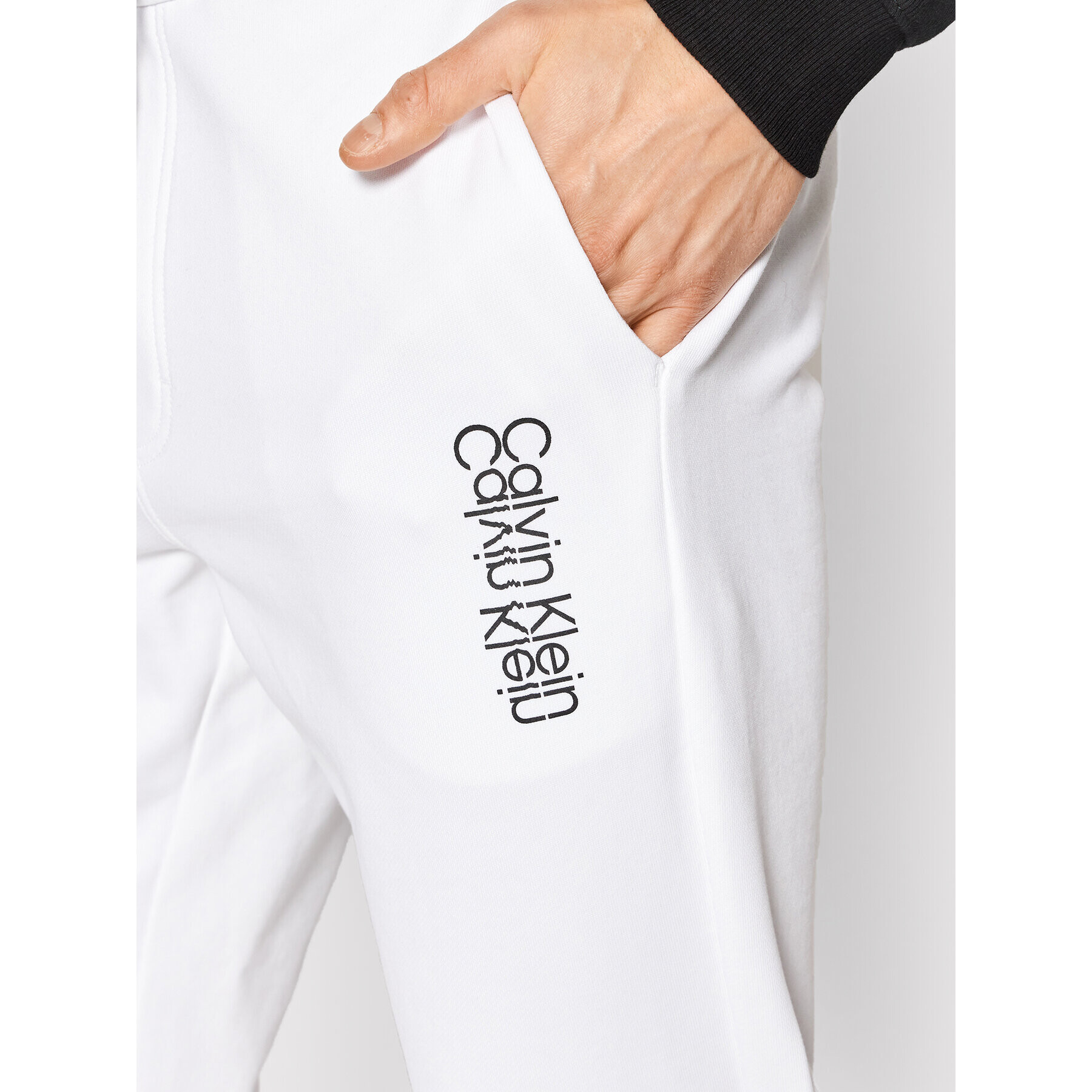 Calvin Klein Teplákové kalhoty Mirrored Logo K10K108938 Bílá Regular Fit - Pepit.cz