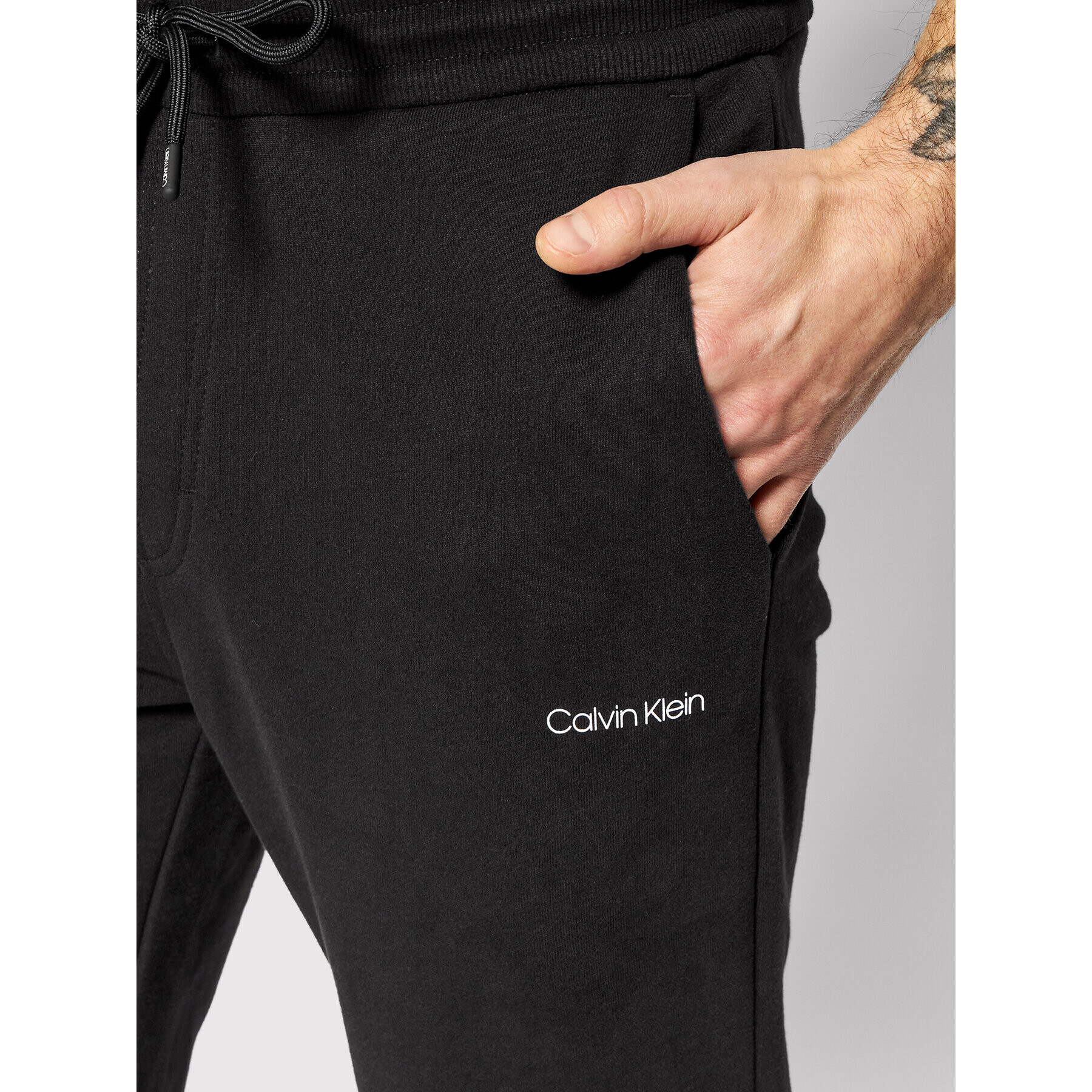 Calvin Klein Teplákové kalhoty Small Logo K10K107954 Černá Regular Fit - Pepit.cz