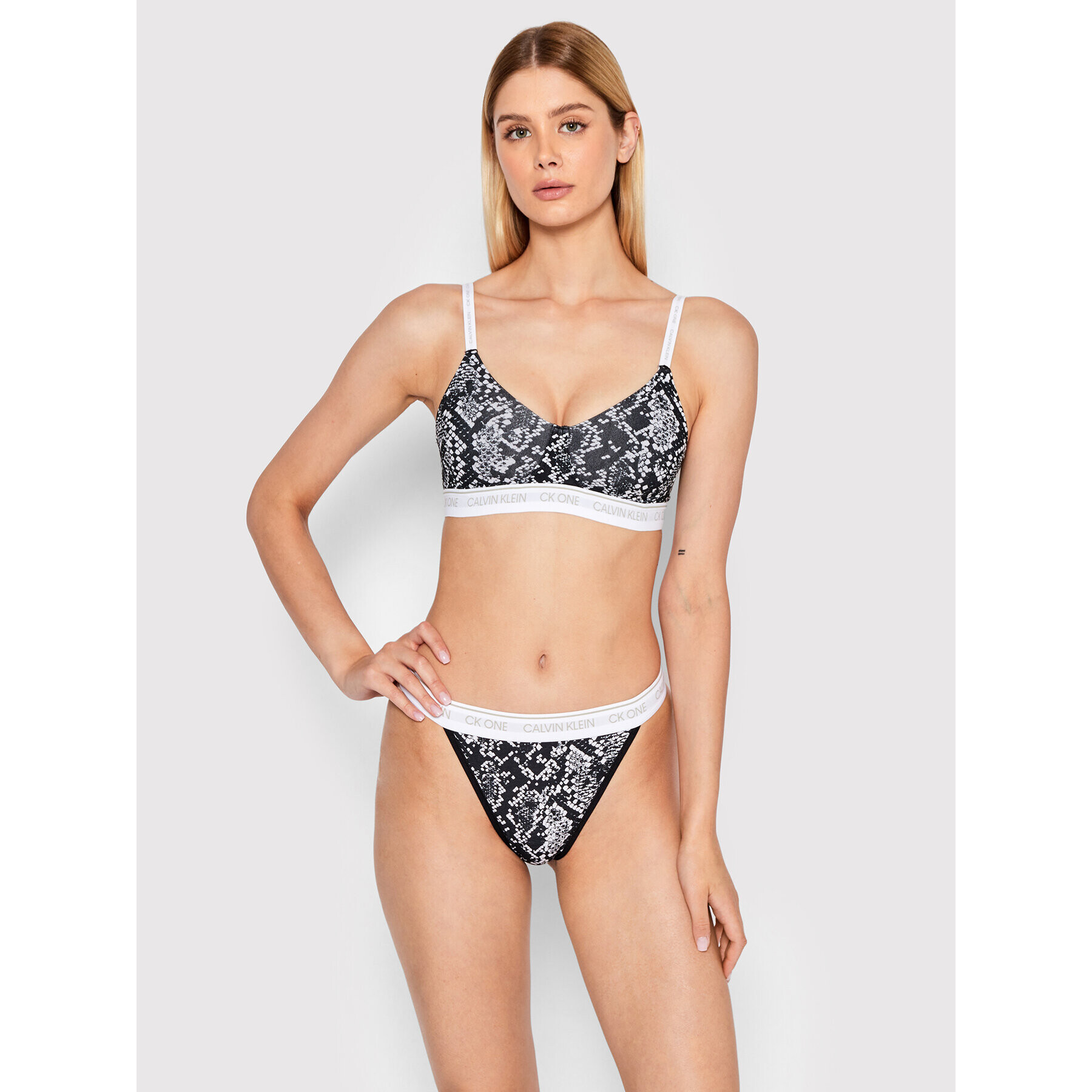 Calvin Klein Underwear Podprsenka bez kostic 000QF6094E Černá - Pepit.cz