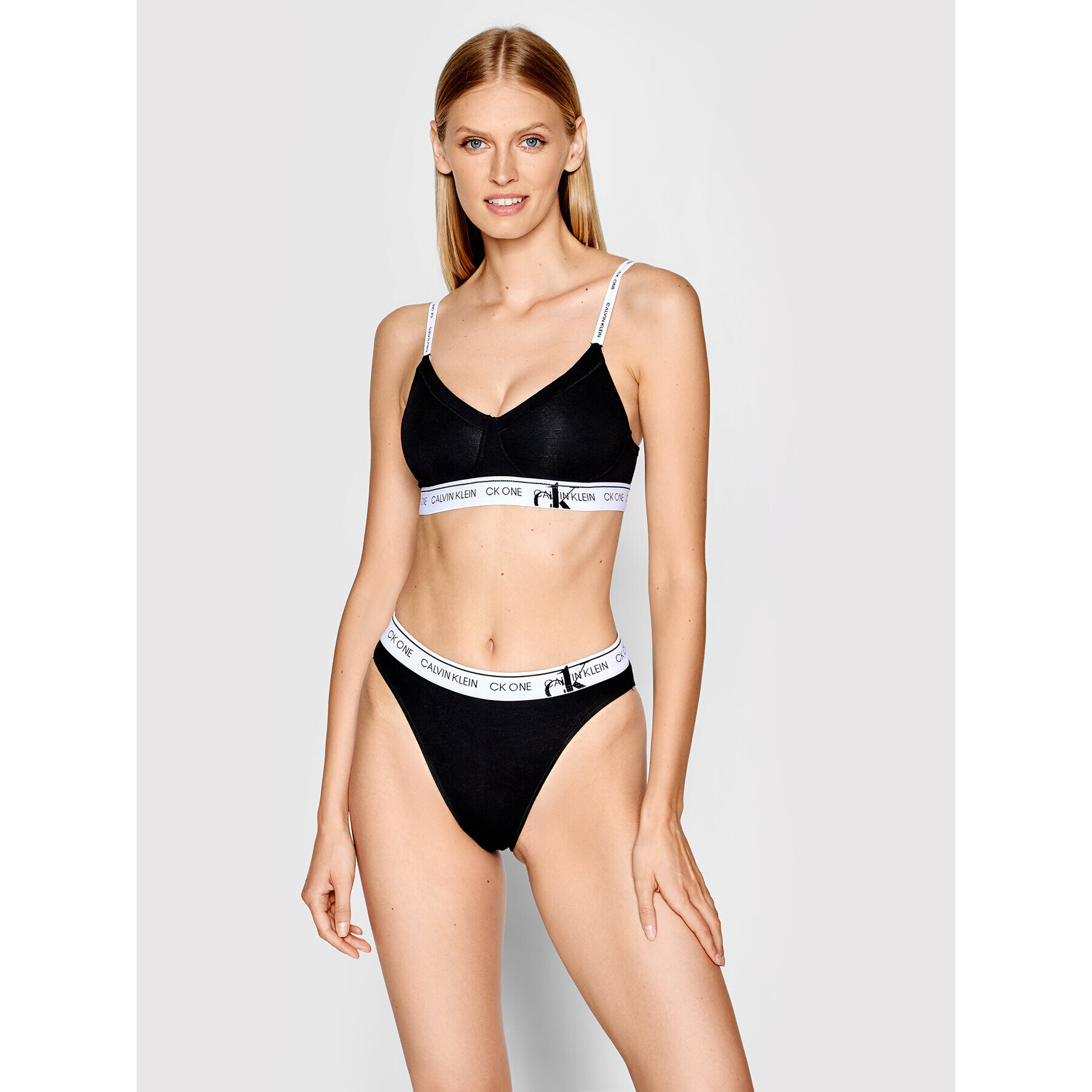 Calvin Klein Underwear Podprsenka bez kostic 000QF6766E Černá - Pepit.cz