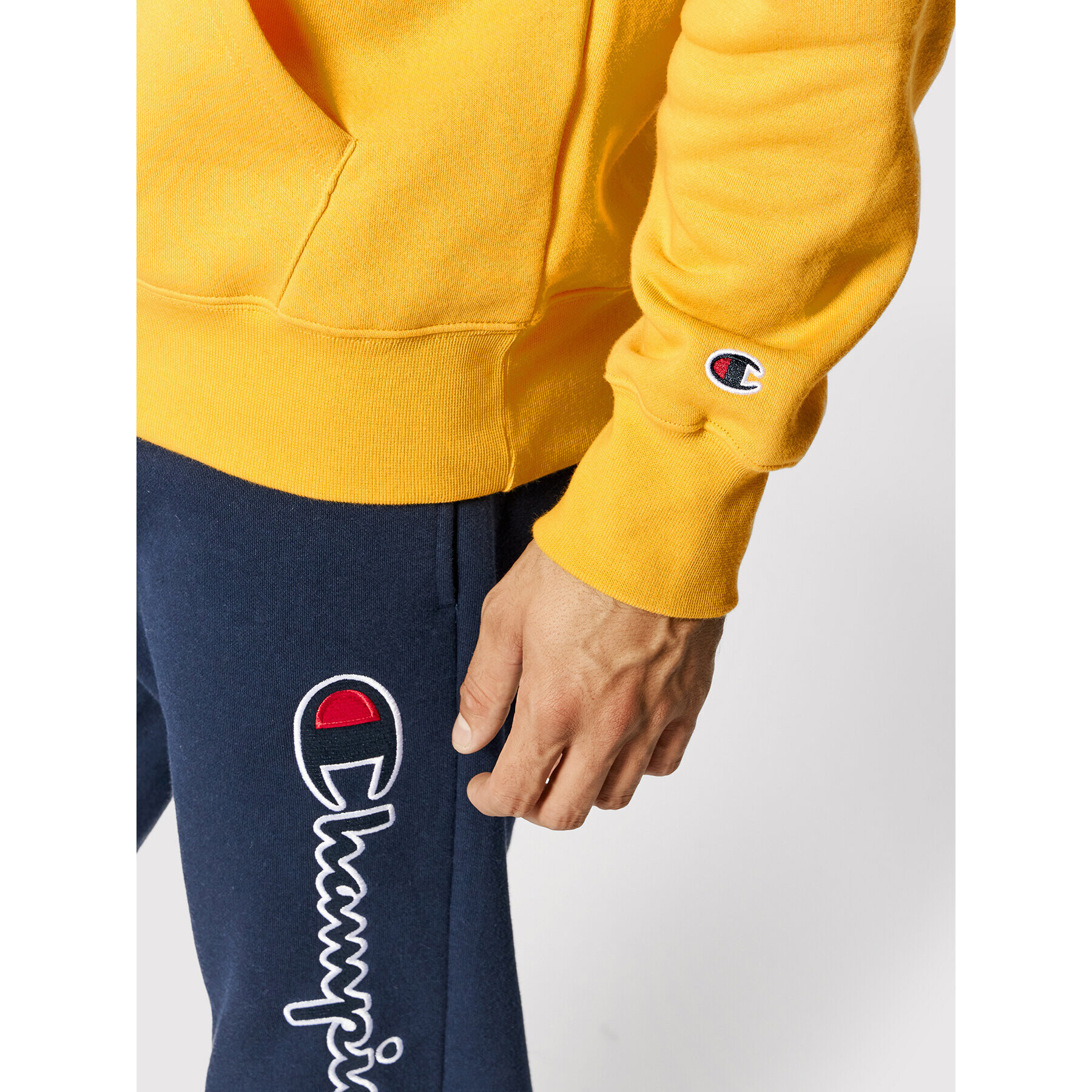 Champion Mikina Script Logo 216470 Žlutá Custom Fit - Pepit.cz